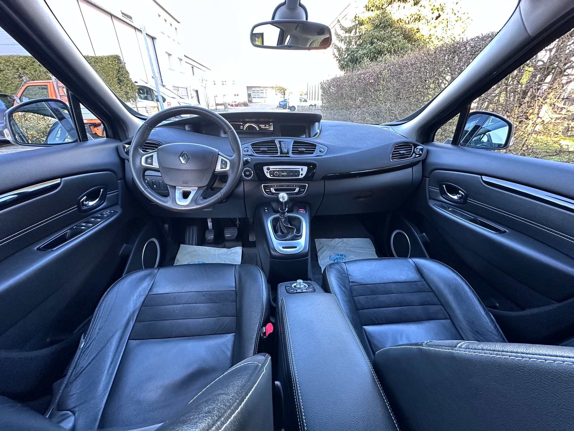 RENAULT Scénic 1.4 16V Turbo Bose-image-6