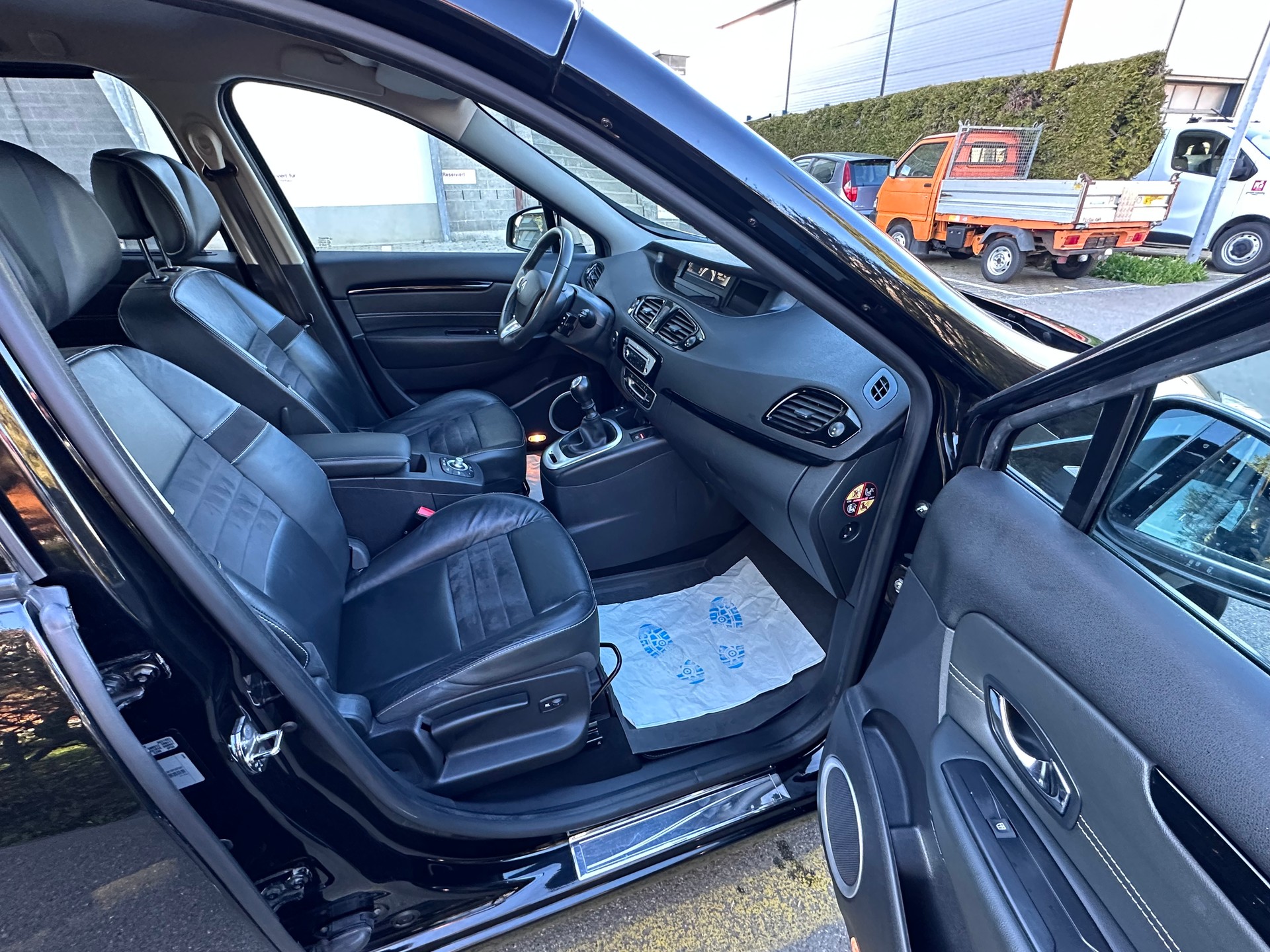 RENAULT Scénic 1.4 16V Turbo Bose-image-9