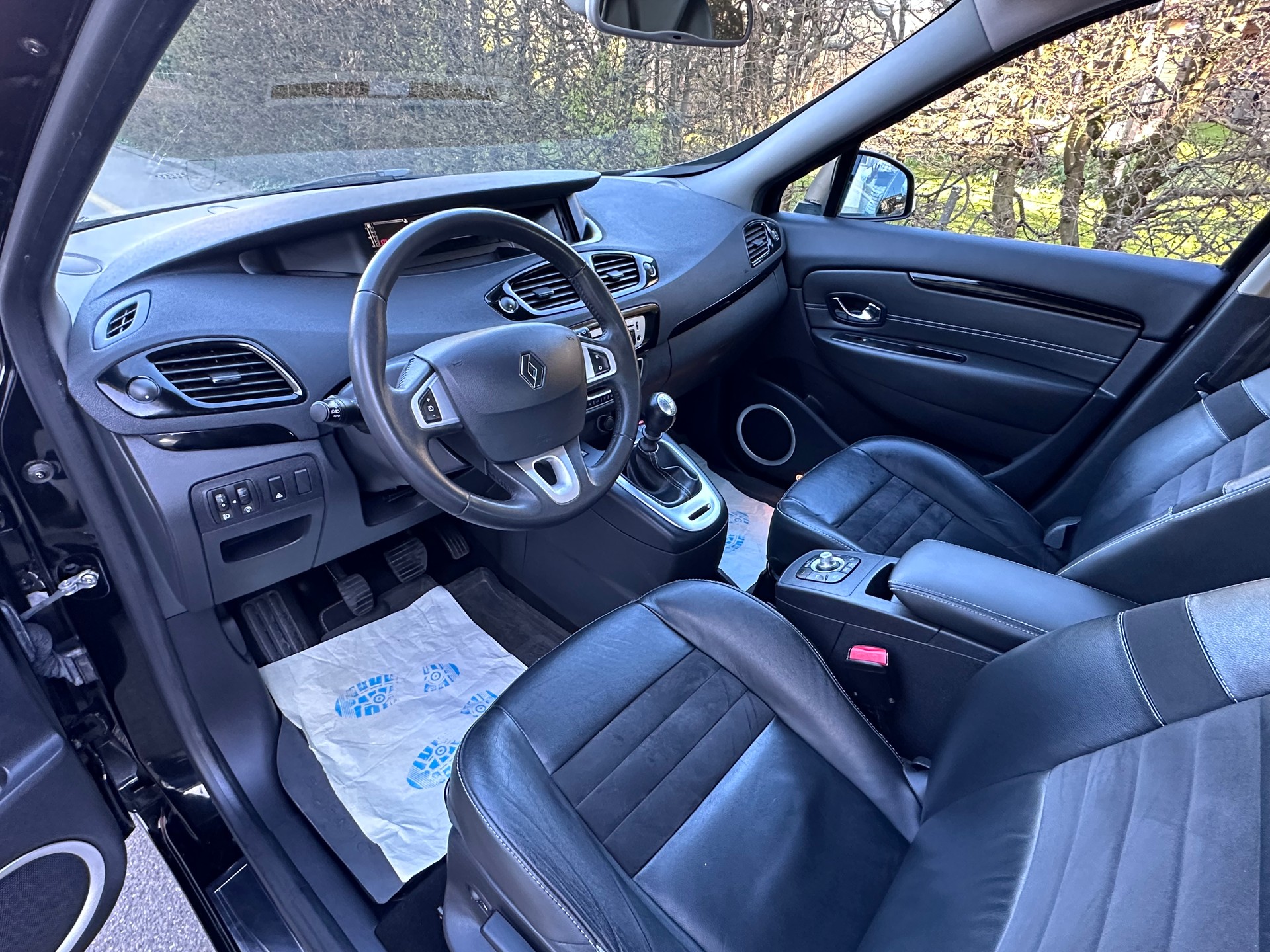 RENAULT Scénic 1.4 16V Turbo Bose-image-7