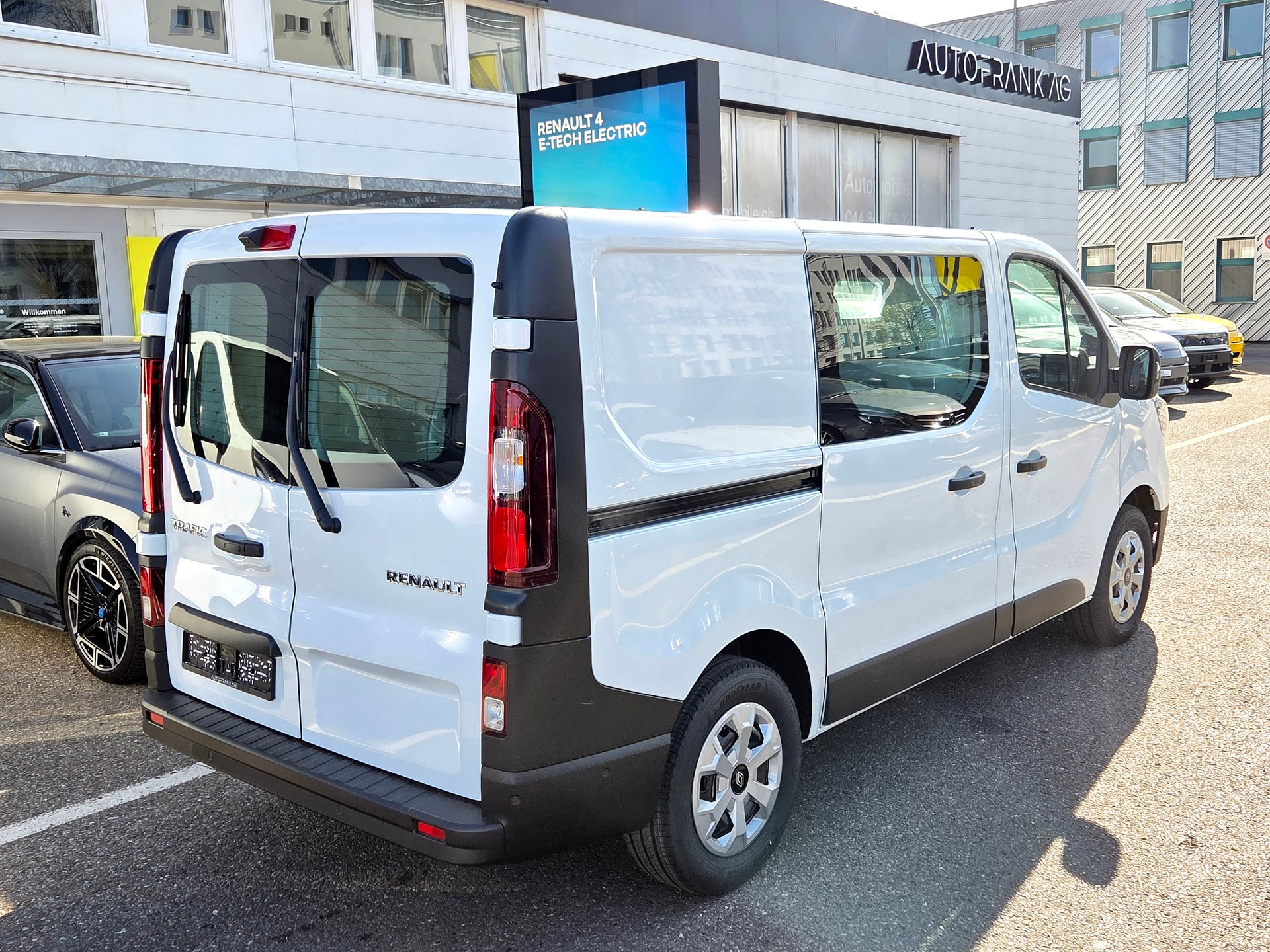 RENAULT Trafic Kaw. 3.0 t L1 H1 2.0 dCi Blue 150 Advance-image-8