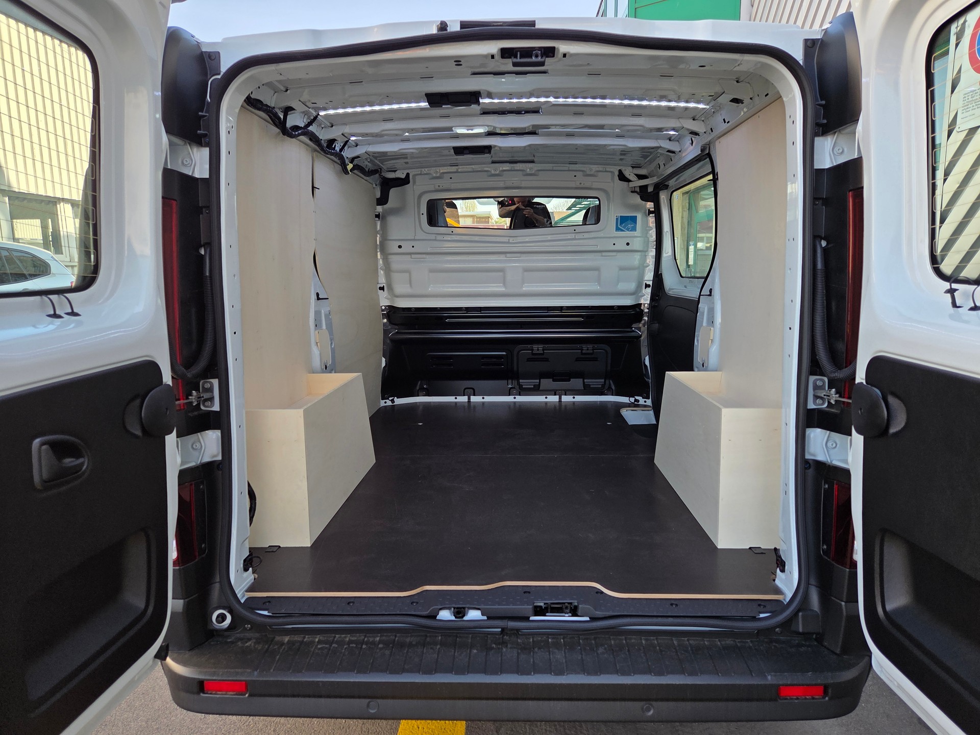 RENAULT Trafic Kaw. 3.0 t L1 H1 2.0 dCi Blue 150 Advance-image-11