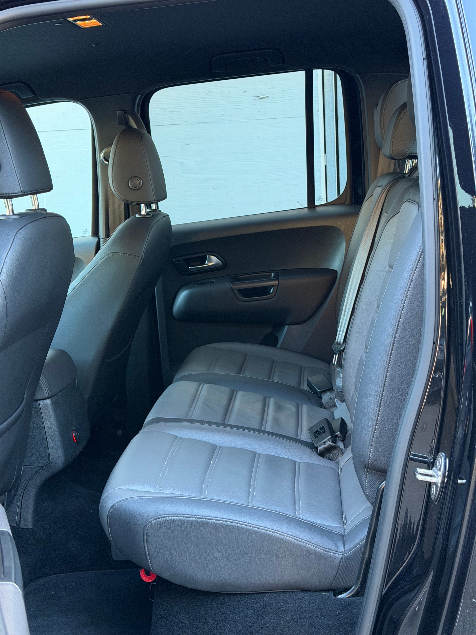 VW Amarok 3.0TDI Crossline 4Motion Automatic-image-8