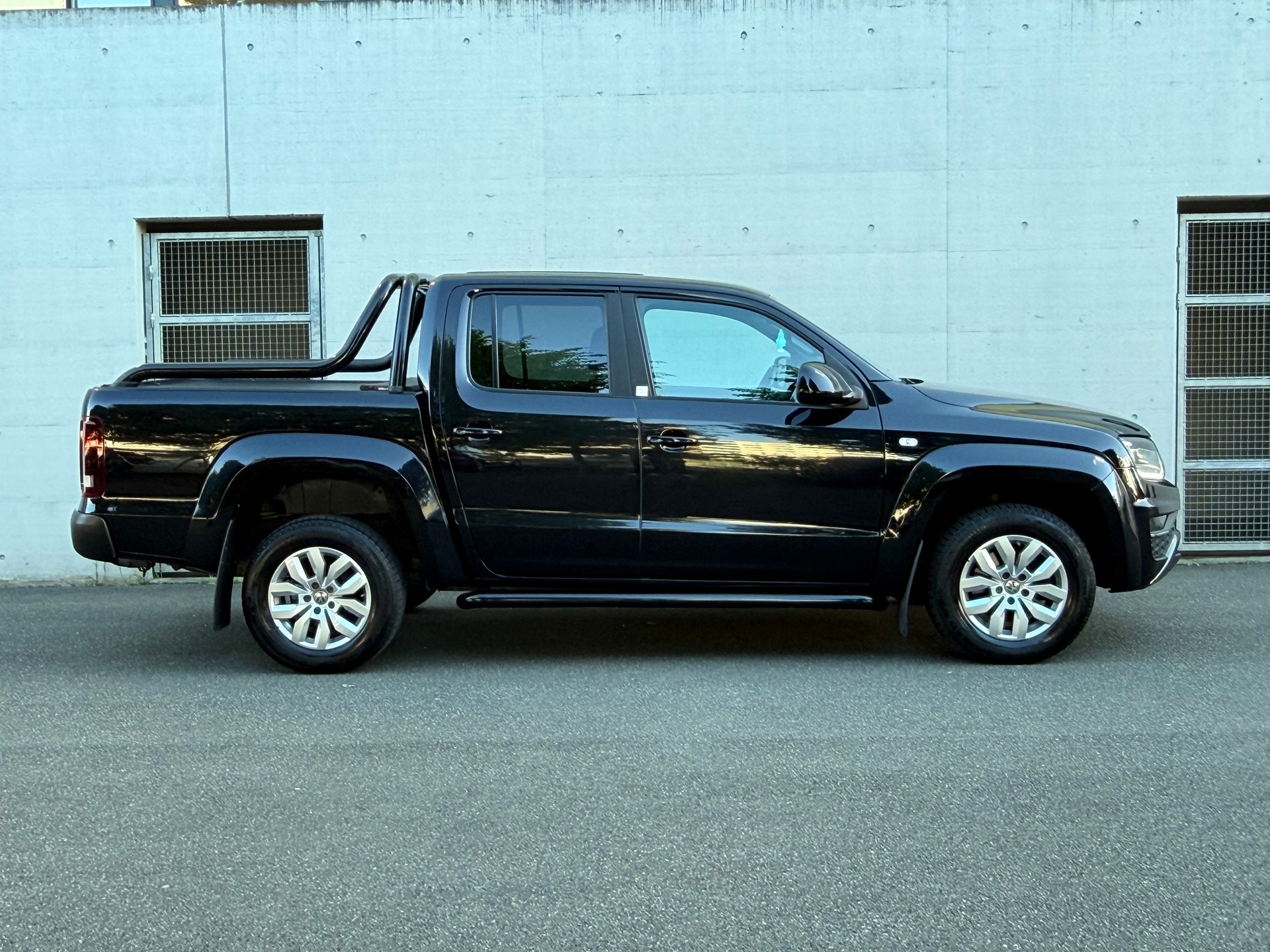 VW Amarok 3.0TDI Crossline 4Motion Automatic-image-3