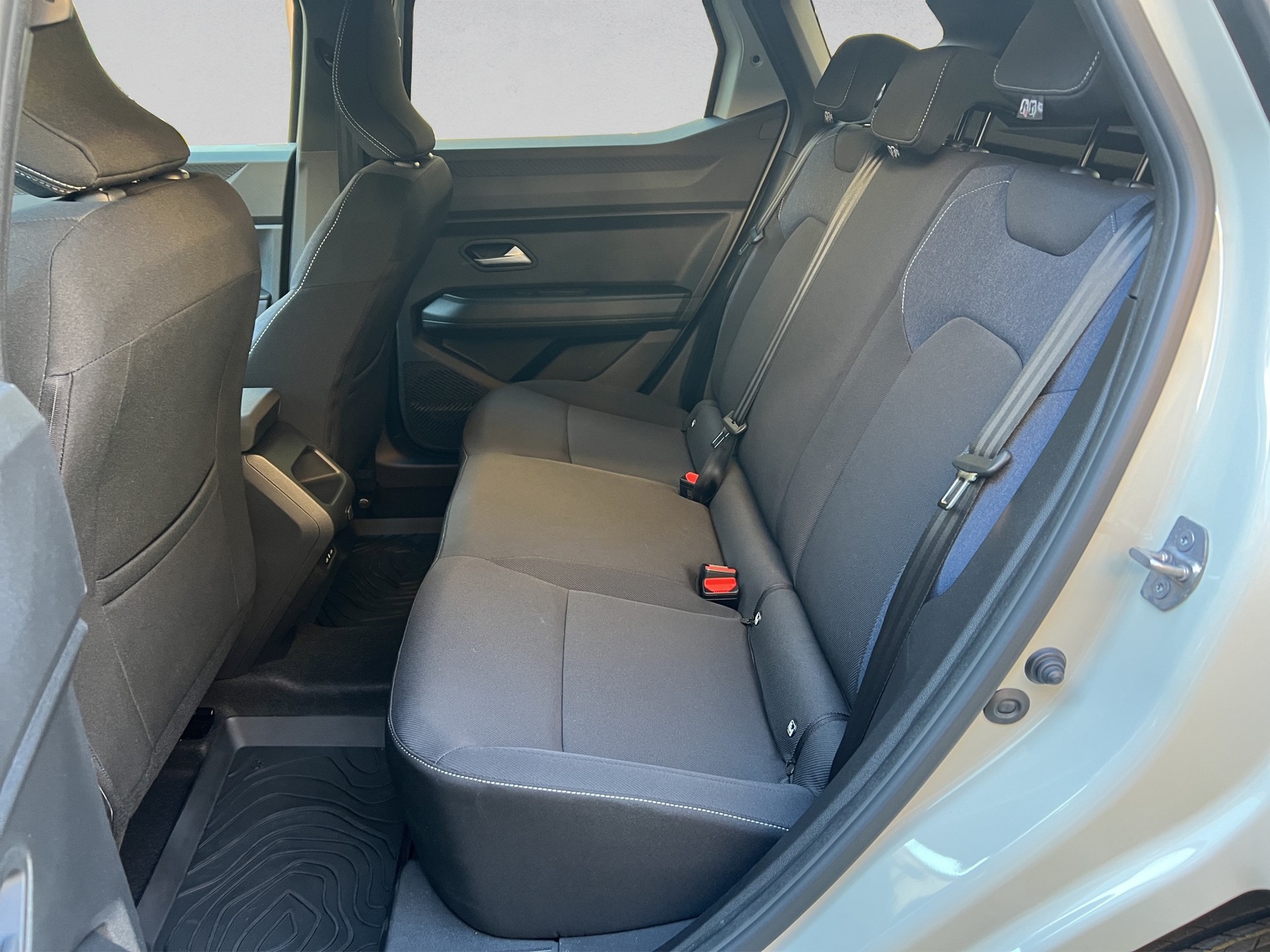 DACIA Duster HEV 140 Journey-image-9