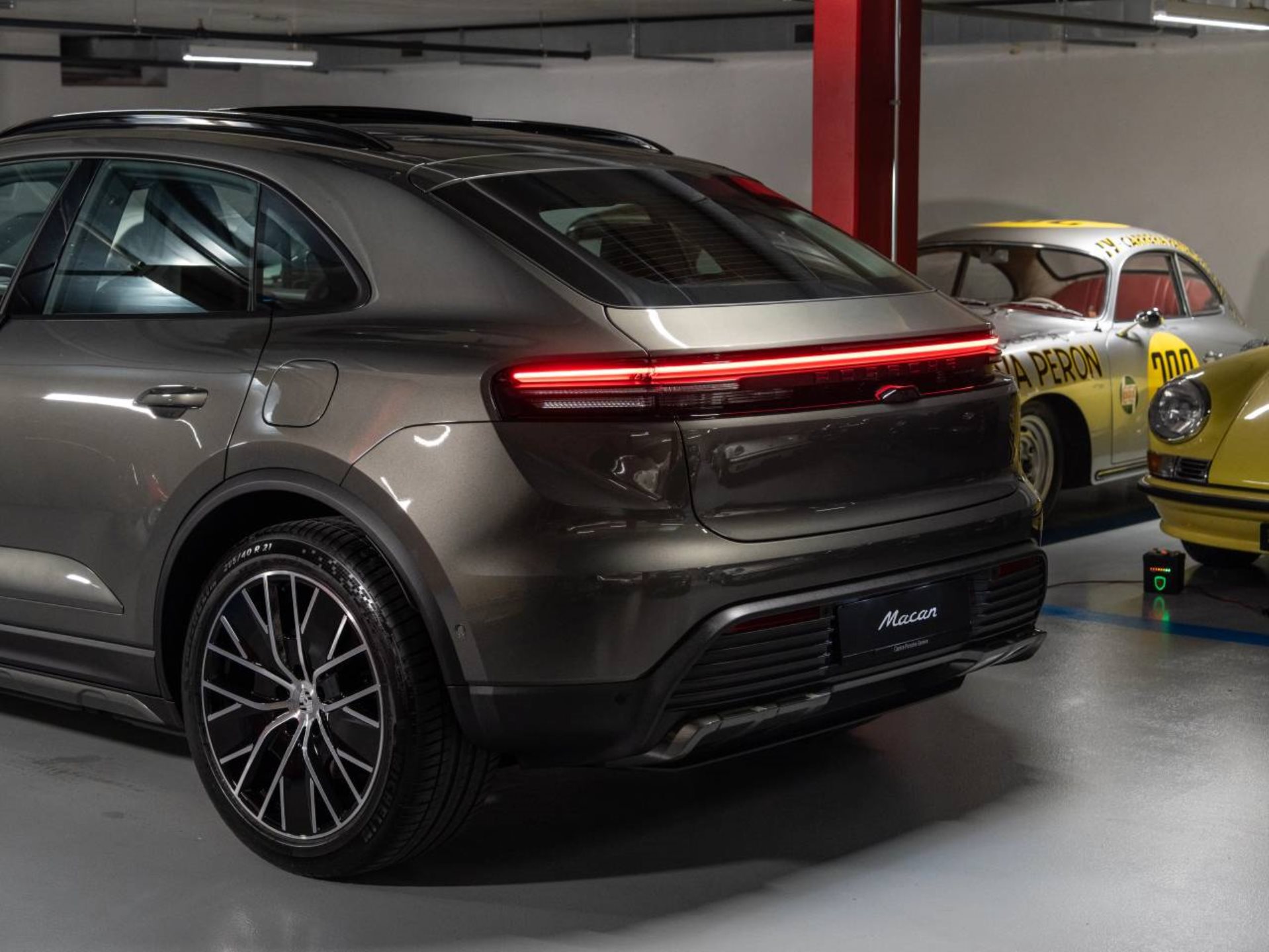 PORSCHE Macan 4-image-19
