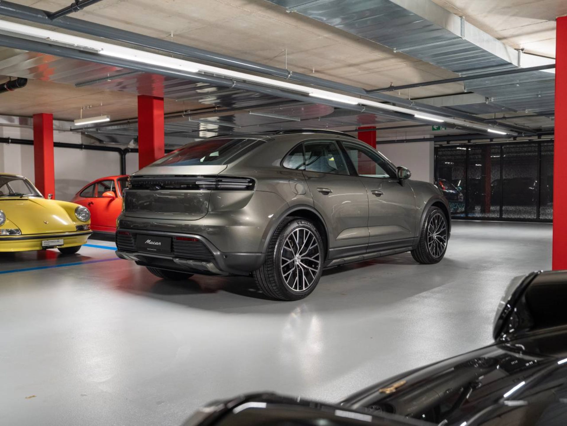 PORSCHE Macan 4-image-7
