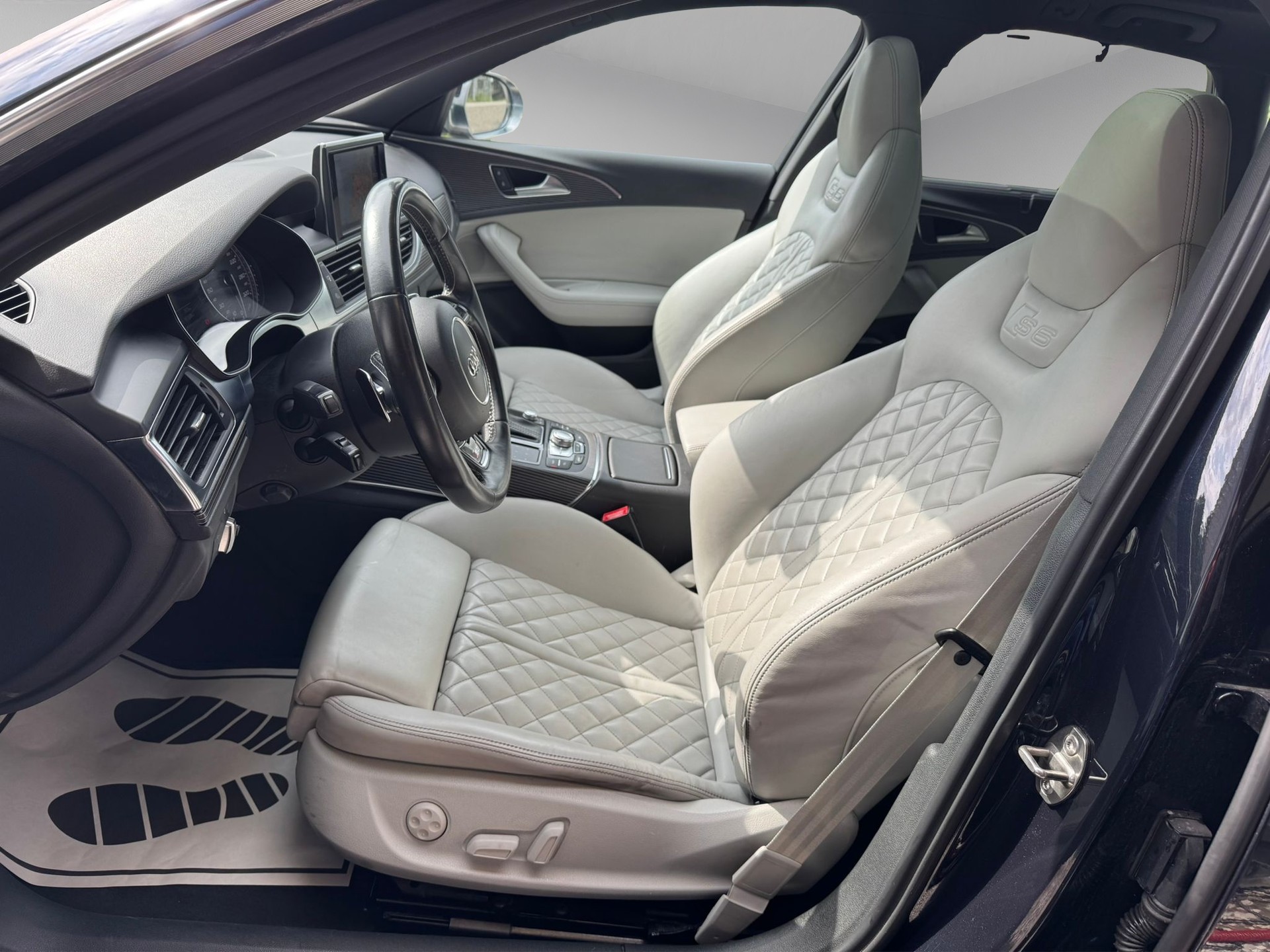 AUDI S6 Avant 4.0 TFSI V8 quattro S-tronic-image-11