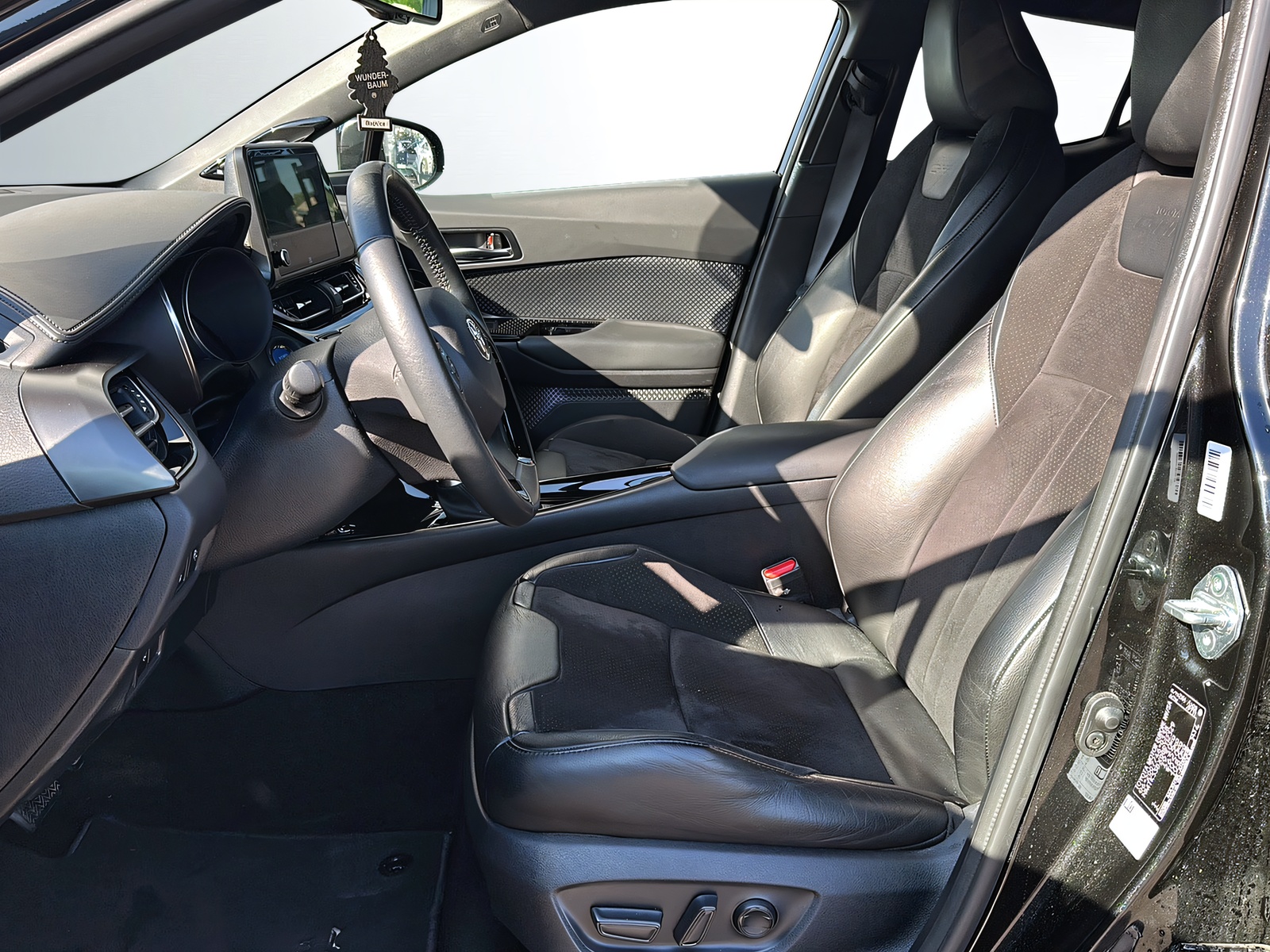 TOYOTA C-HR 2.0 HSD CVT Move-showroom-element-3