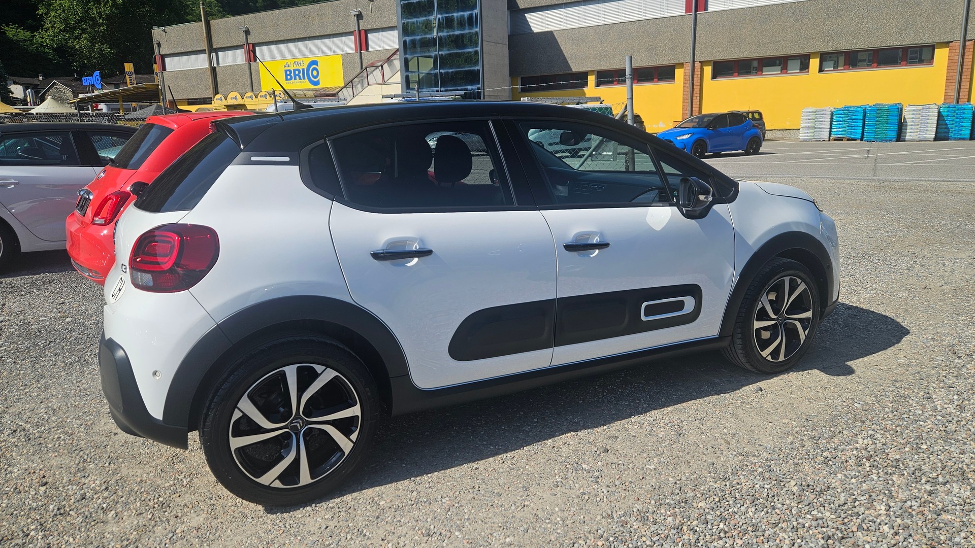 CITROEN C3 1.2i PureTech Shine-image-2