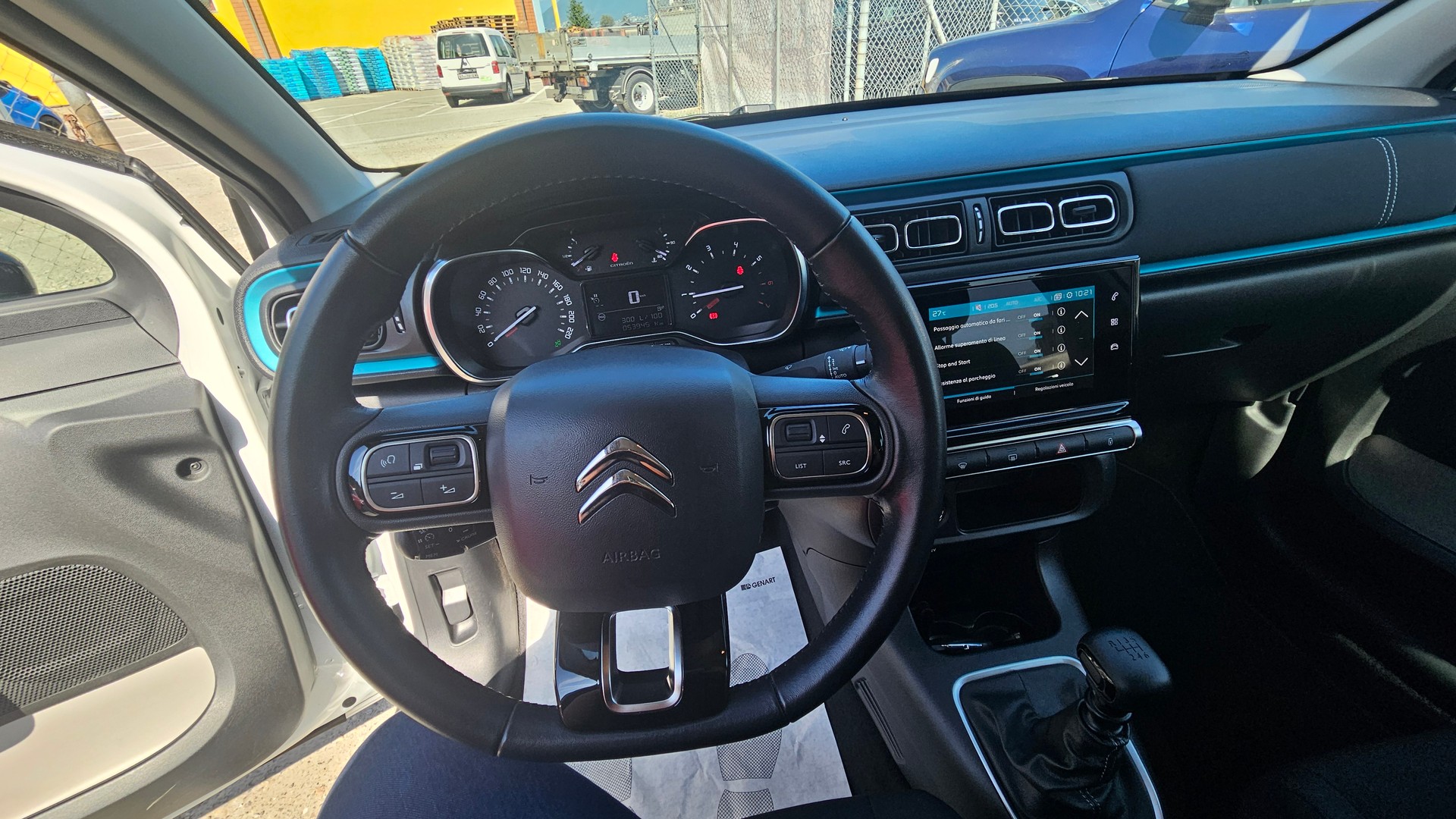 CITROEN C3 1.2i PureTech Shine-image-6