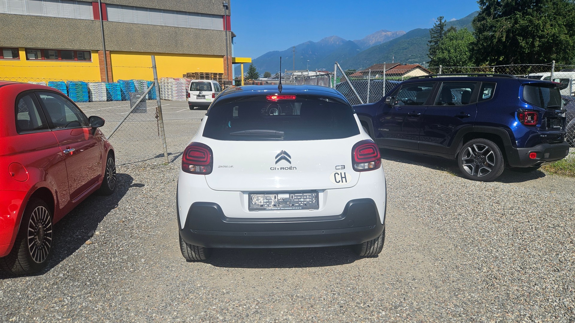 CITROEN C3 1.2i PureTech Shine-image-3