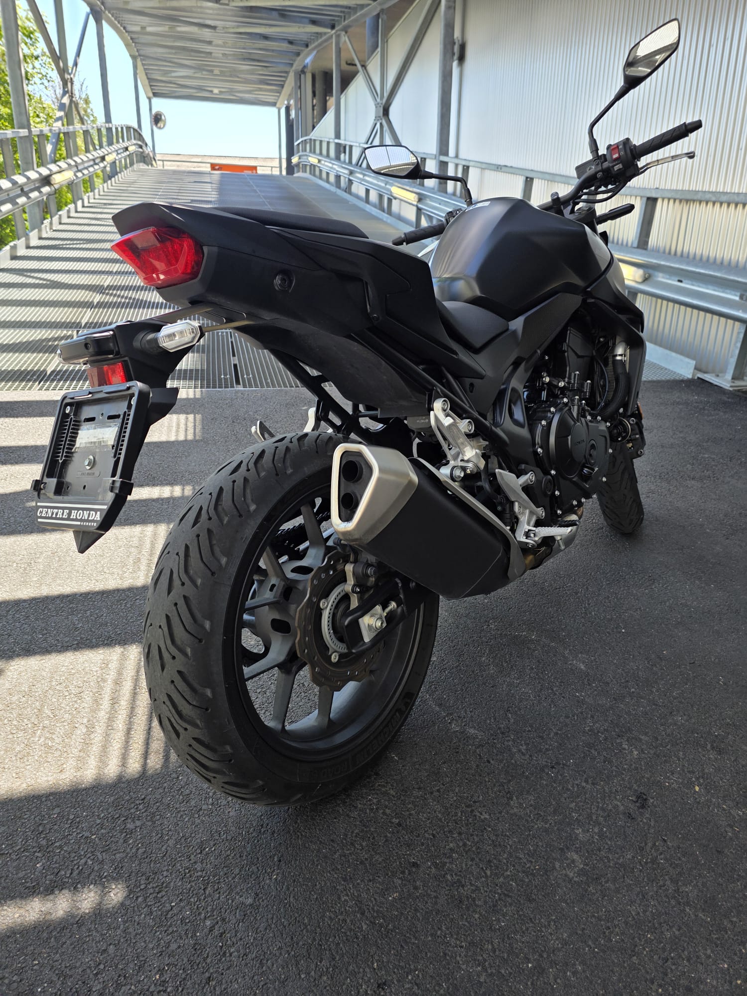 HONDA CB 750 Hornet-showroom-element-3
