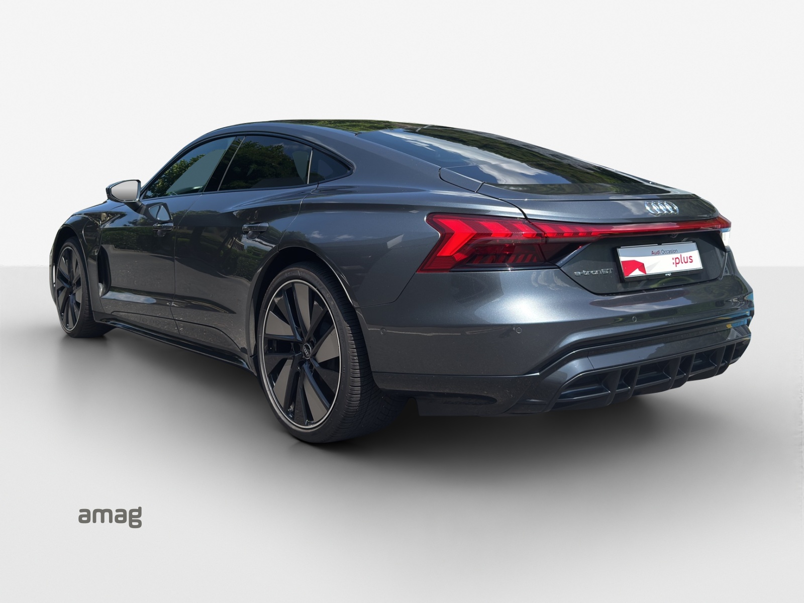 AUDI e-tron GT quattro-showroom-element-2