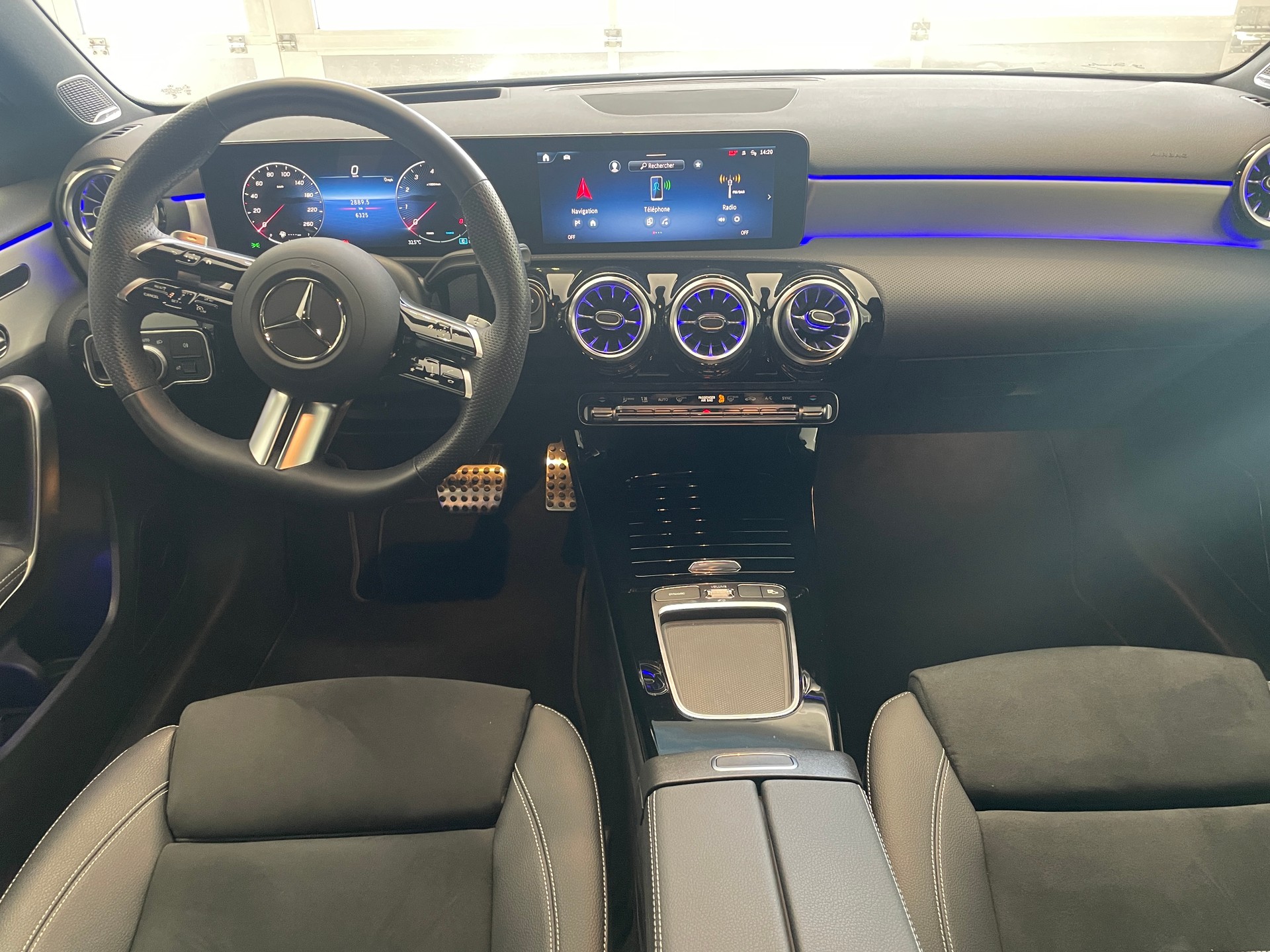MERCEDES-BENZ A 250 4Matic 8G-DCT AMG Line-image-10