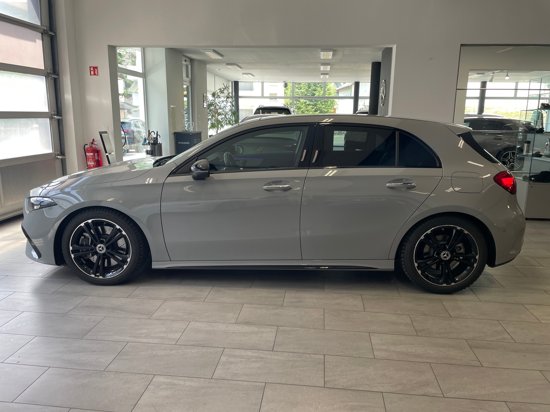 MERCEDES-BENZ A 250 4Matic 8G-DCT AMG Line-image-4