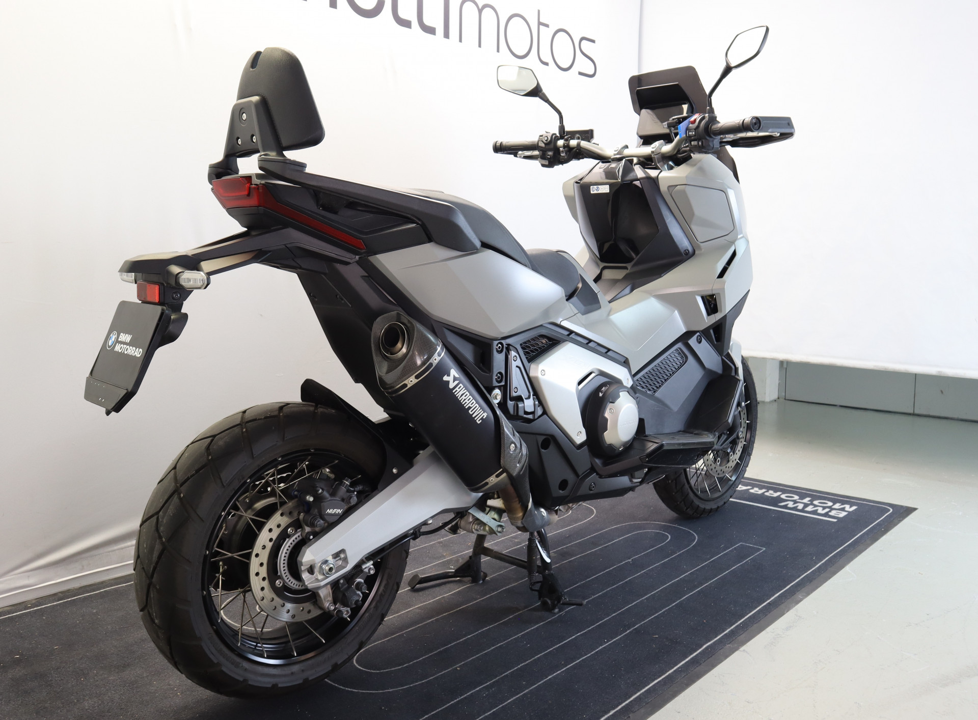 HONDA X-ADV 750-image-2