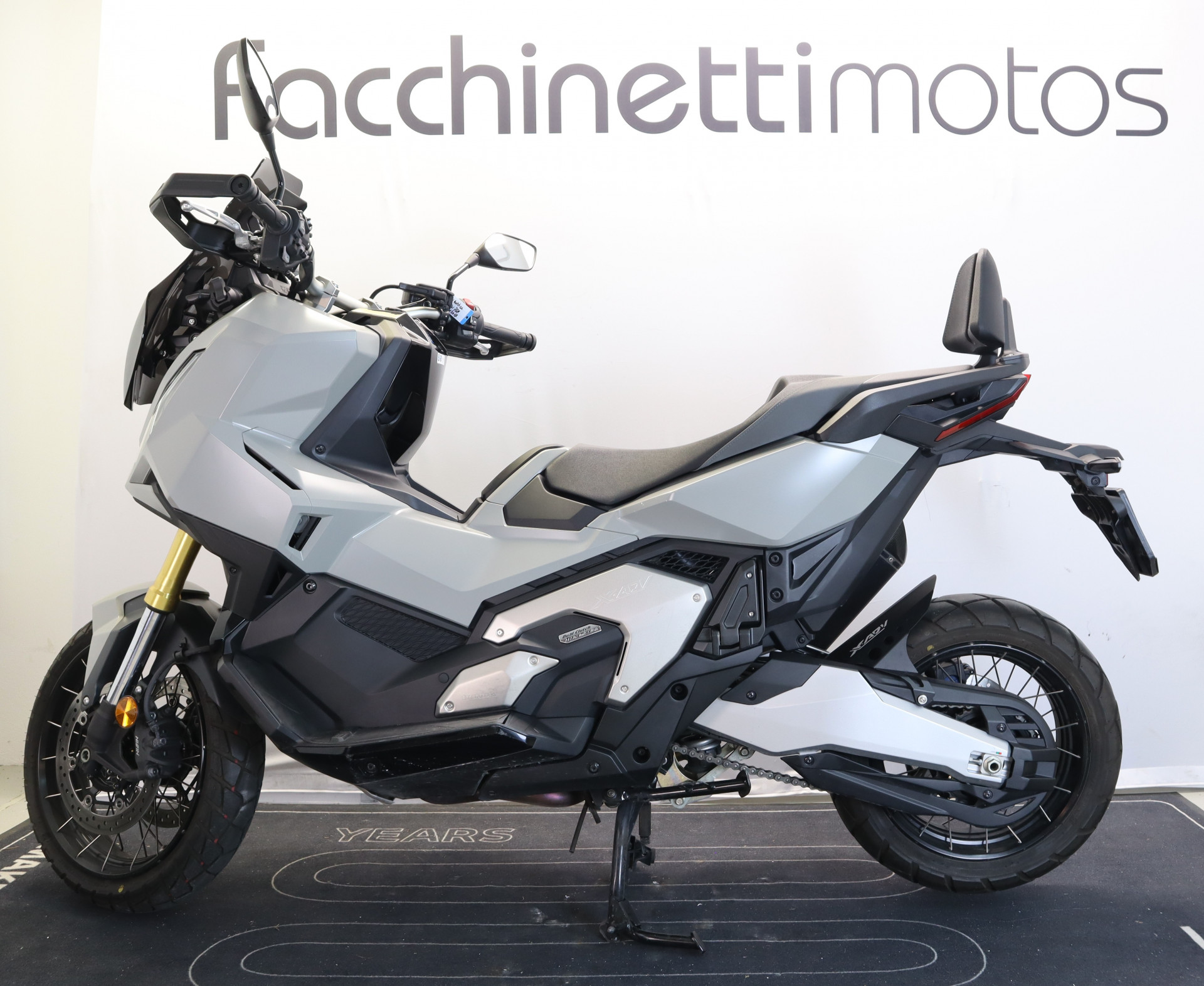 HONDA X-ADV 750-image-1