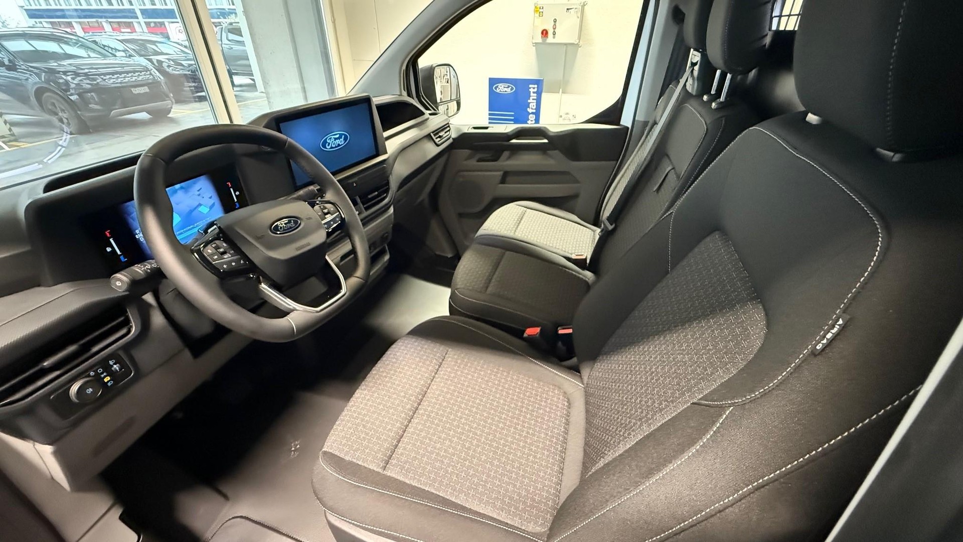 FORD E-Transit C Van 320 L1 Trend-image-10