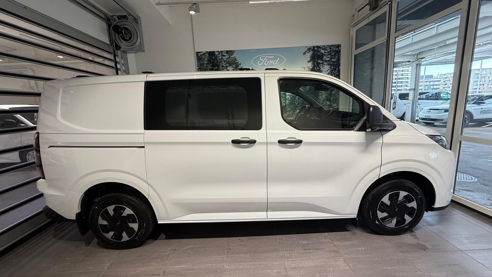 FORD E-Transit C Van 320 L1 Trend-image-7