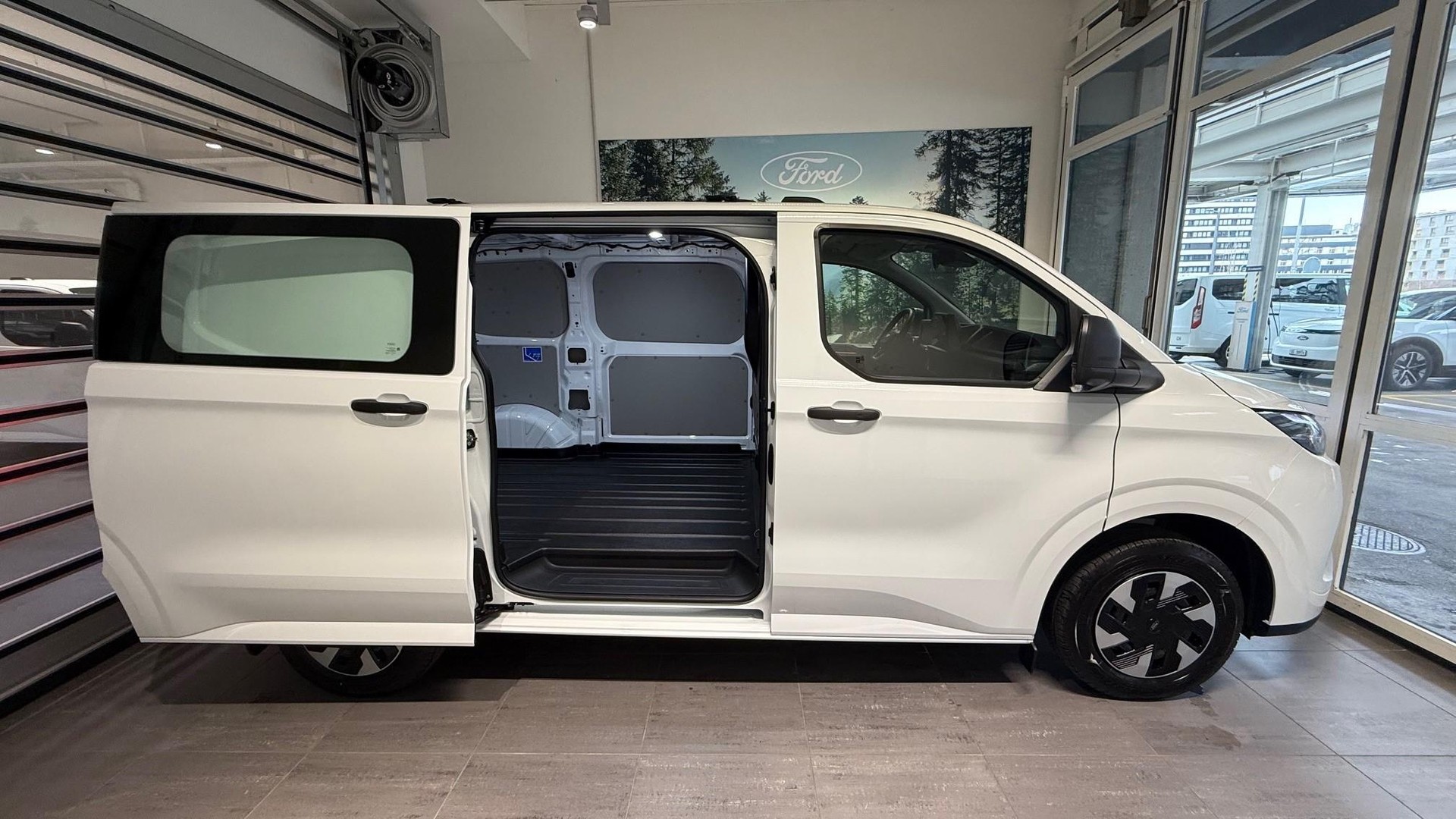 FORD E-Transit C Van 320 L1 Trend-image-8