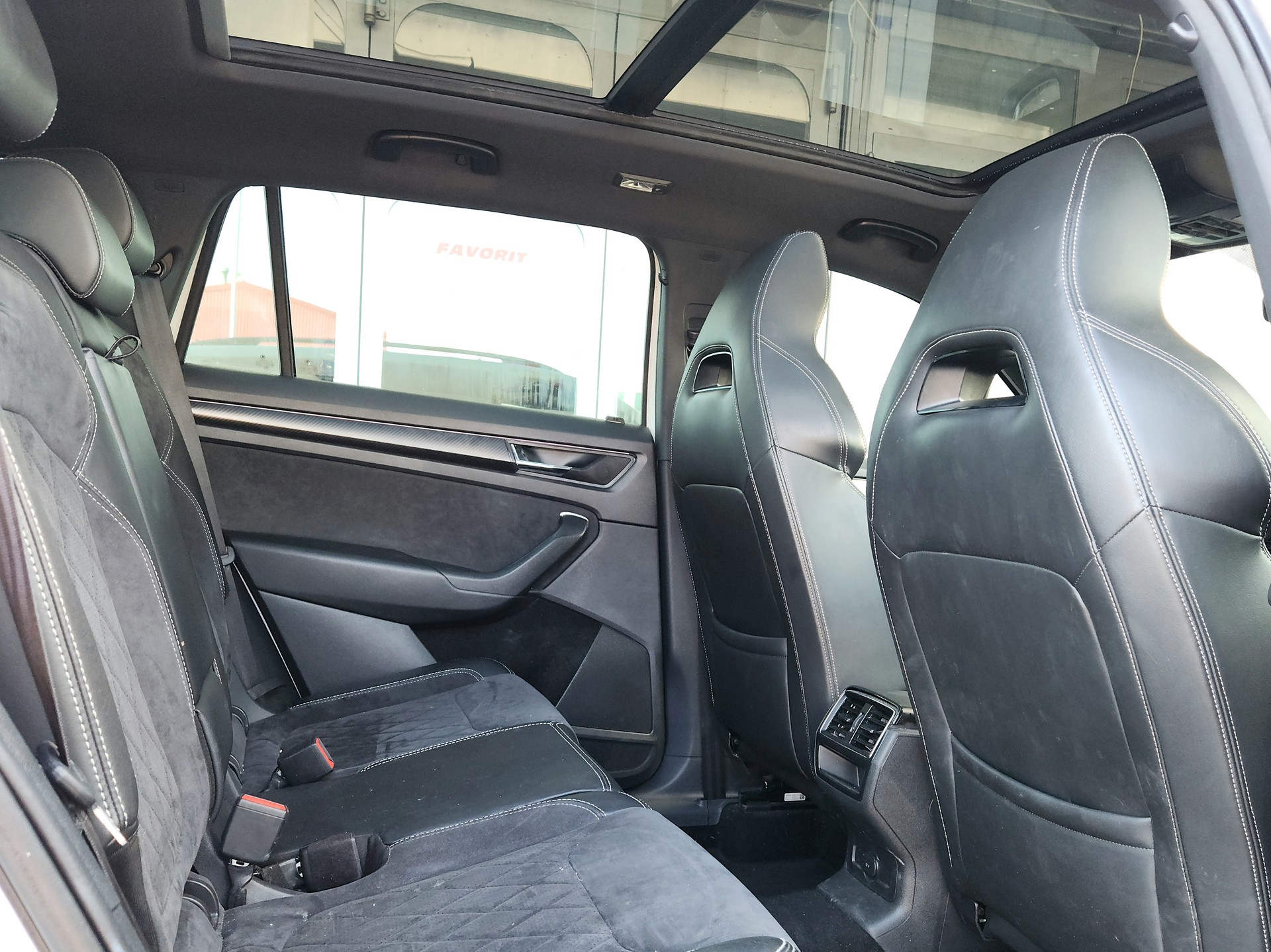 SKODA Kodiaq 2.0 TSI Sport Line DSG 4x4 (CH)-image-7