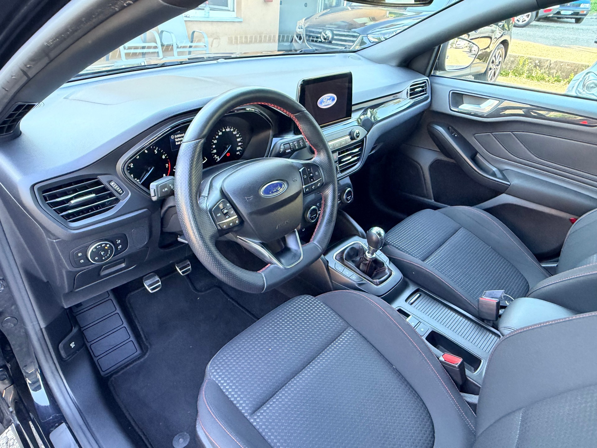 FORD Focus 1.0 SCTi Titanium ST-Line-image-19