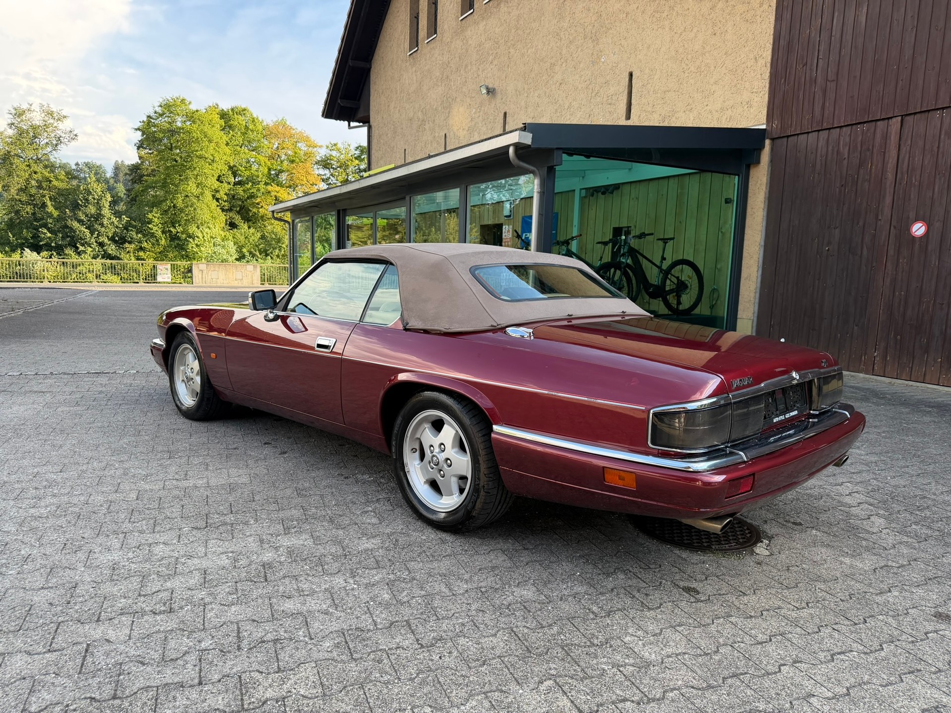 JAGUAR XJS 6.0 V12 Convertible-image-5