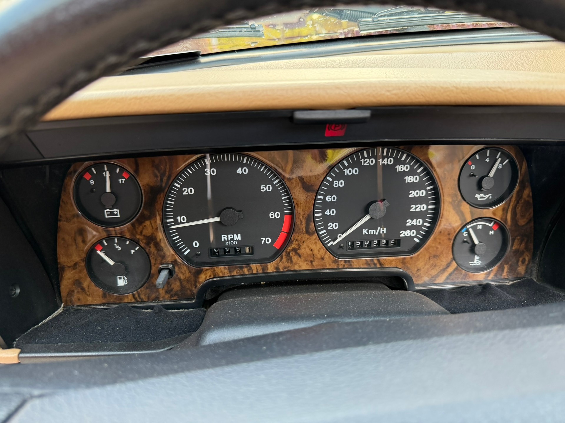JAGUAR XJS 6.0 V12 Convertible-image-10