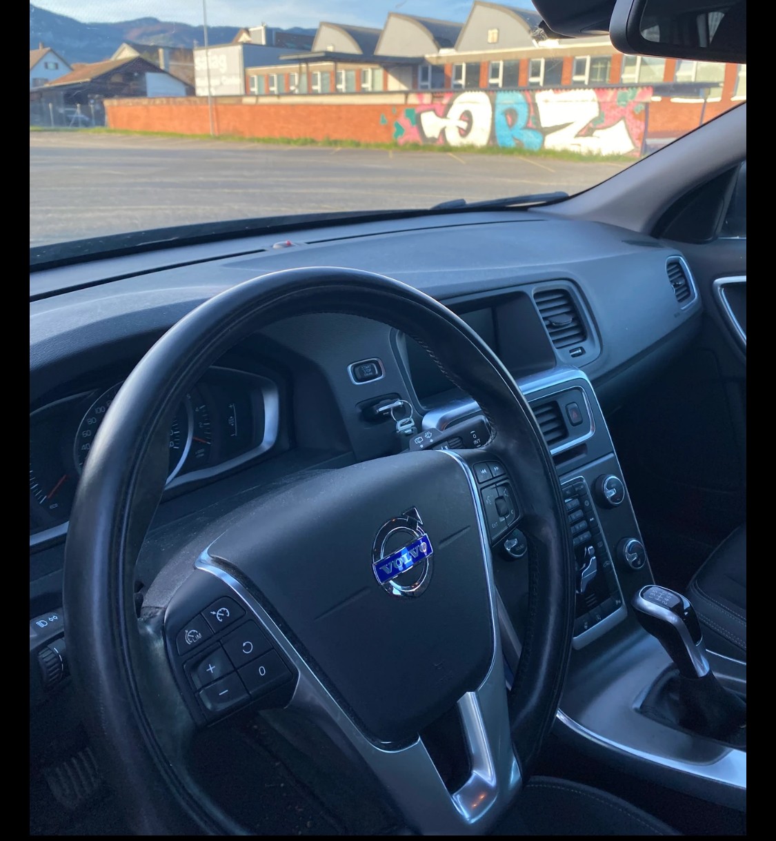 VOLVO V60 D4 Kinetic Geartronic-image-7