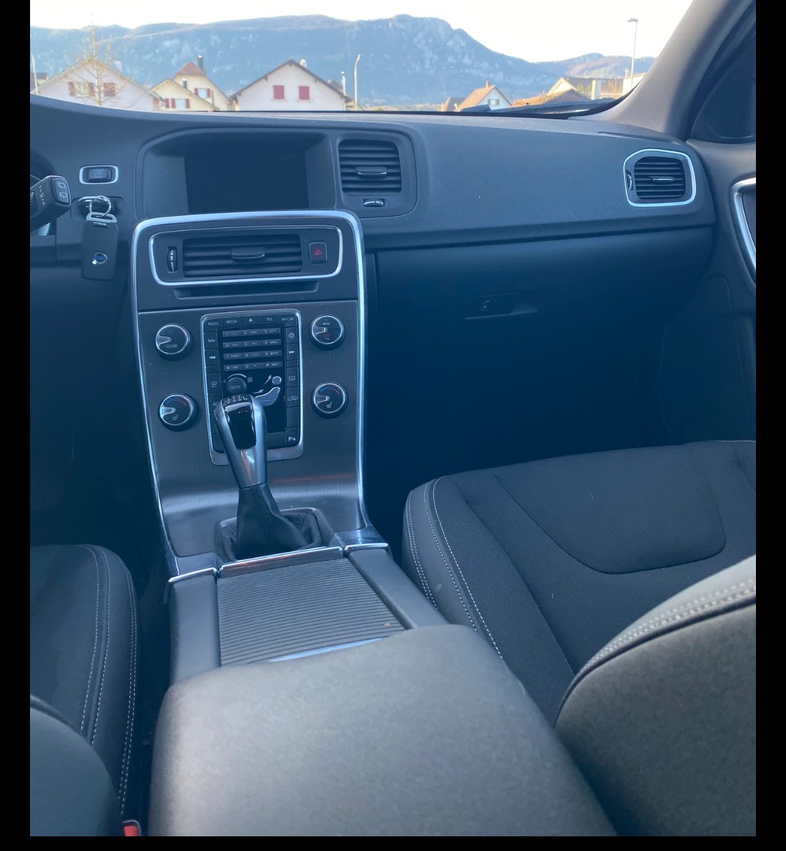 VOLVO V60 D4 Kinetic Geartronic-image-6