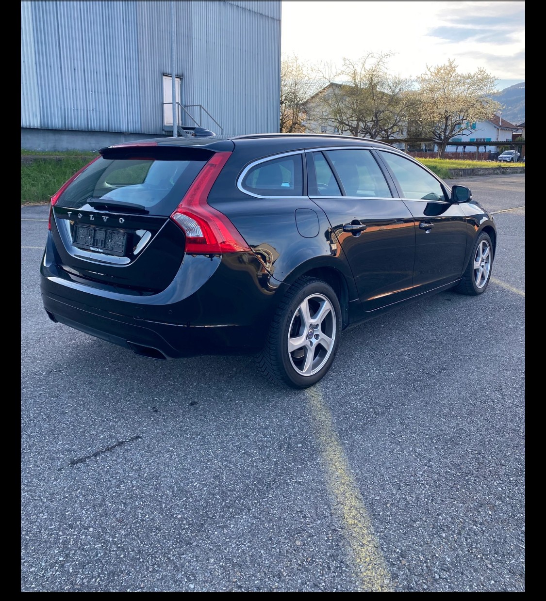 VOLVO V60 D4 Kinetic Geartronic-image-8