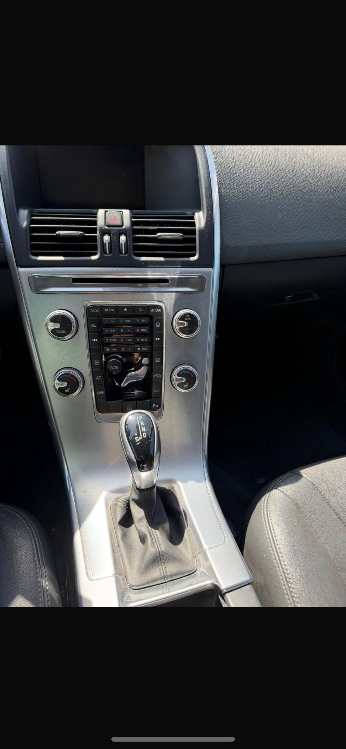 VOLVO V60 D4 Kinetic Geartronic-image-11