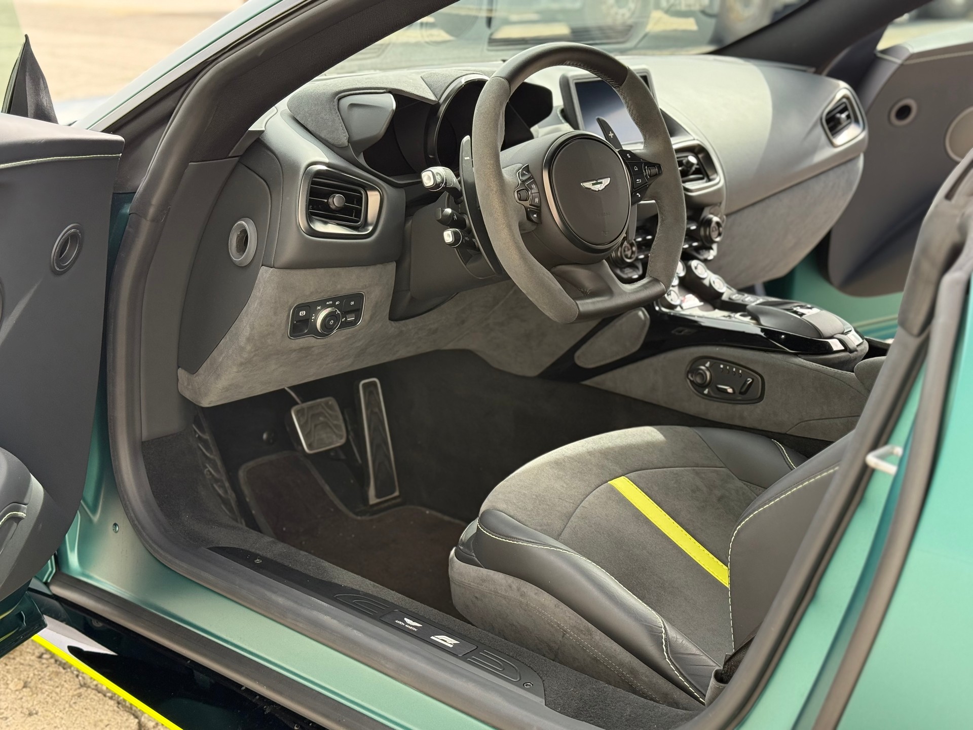 ASTON MARTIN F1-image-12