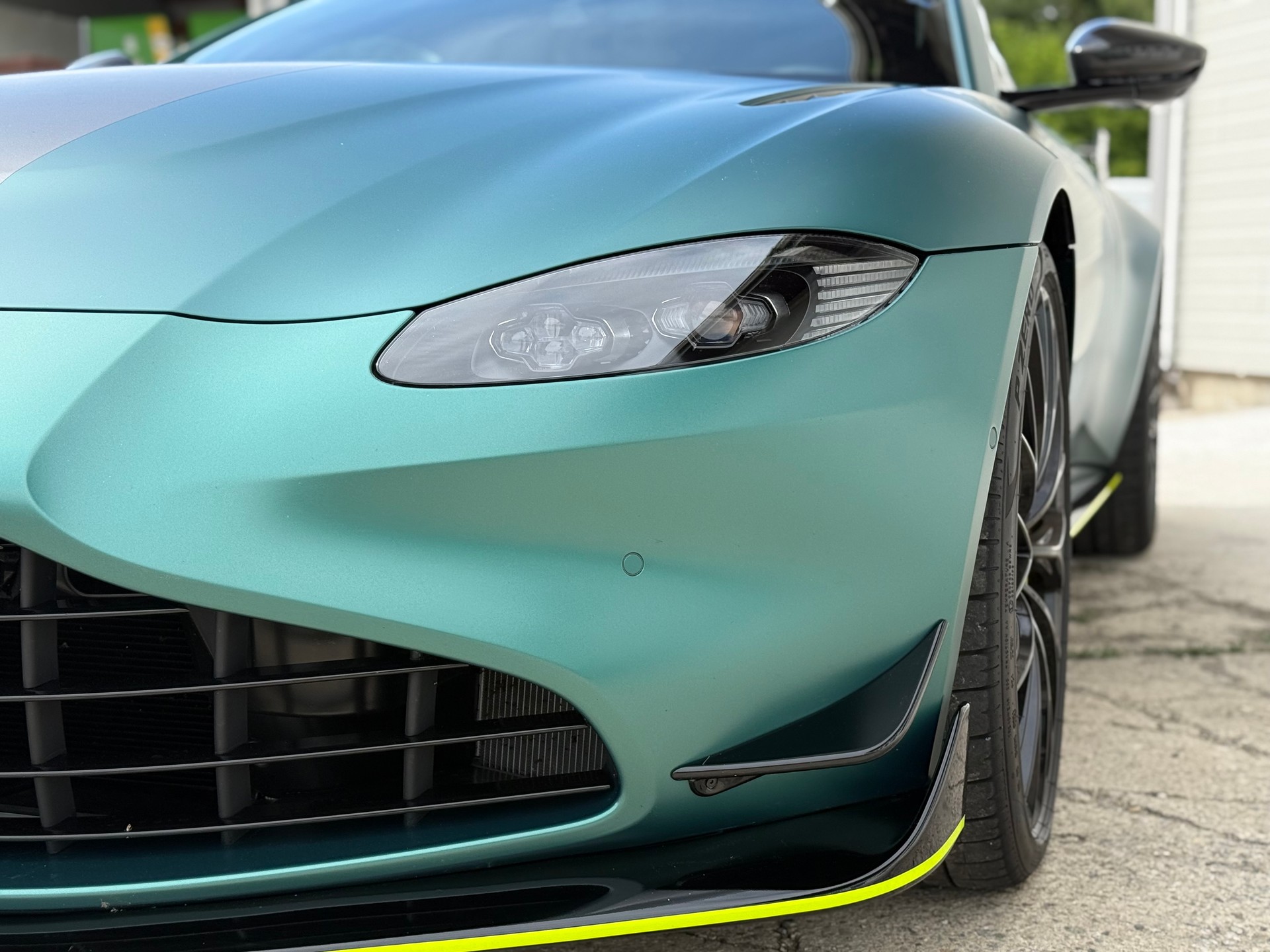 ASTON MARTIN F1-image-4