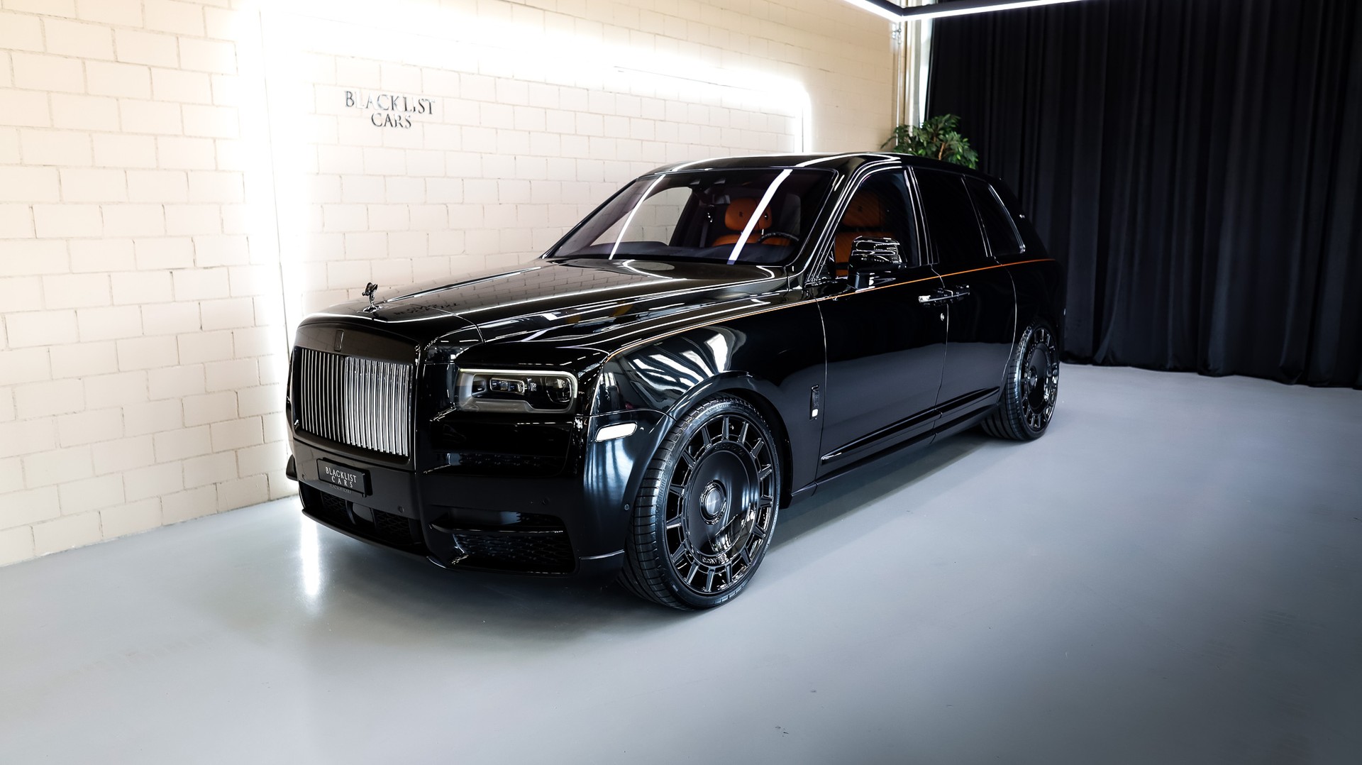 ROLLS-ROYCE Cullinan 6.7 V12 * MANSORY *