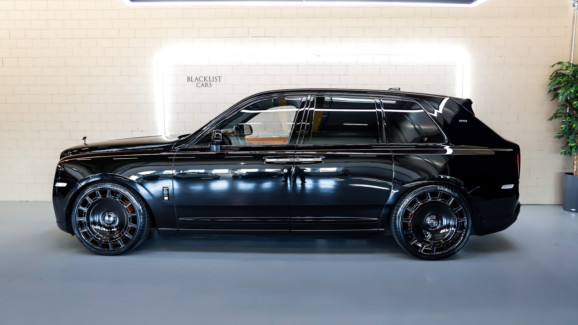 ROLLS-ROYCE Cullinan 6.7 V12 * MANSORY *-showroom-element-2