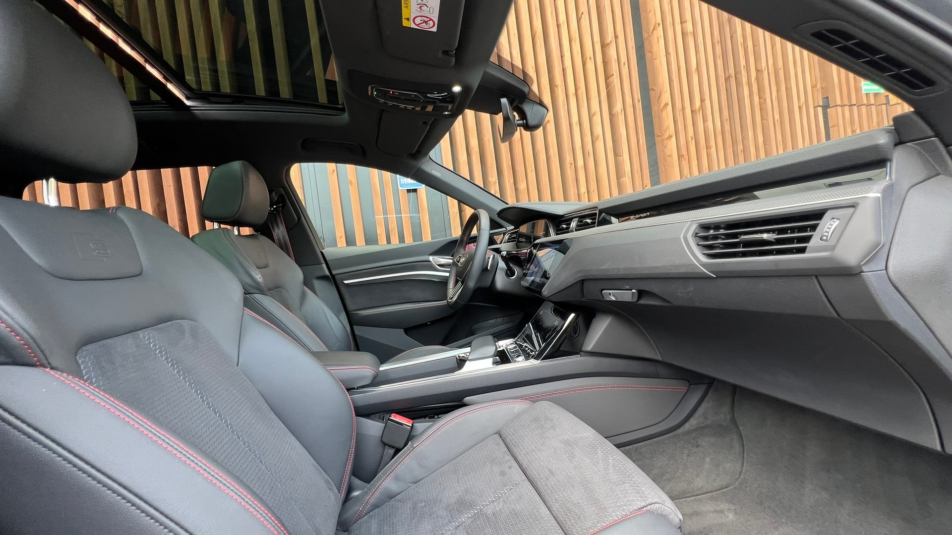 AUDI Q8 55 E-TRON S LINE BLACK EDITION QUATTRO l 408 PS-image-24