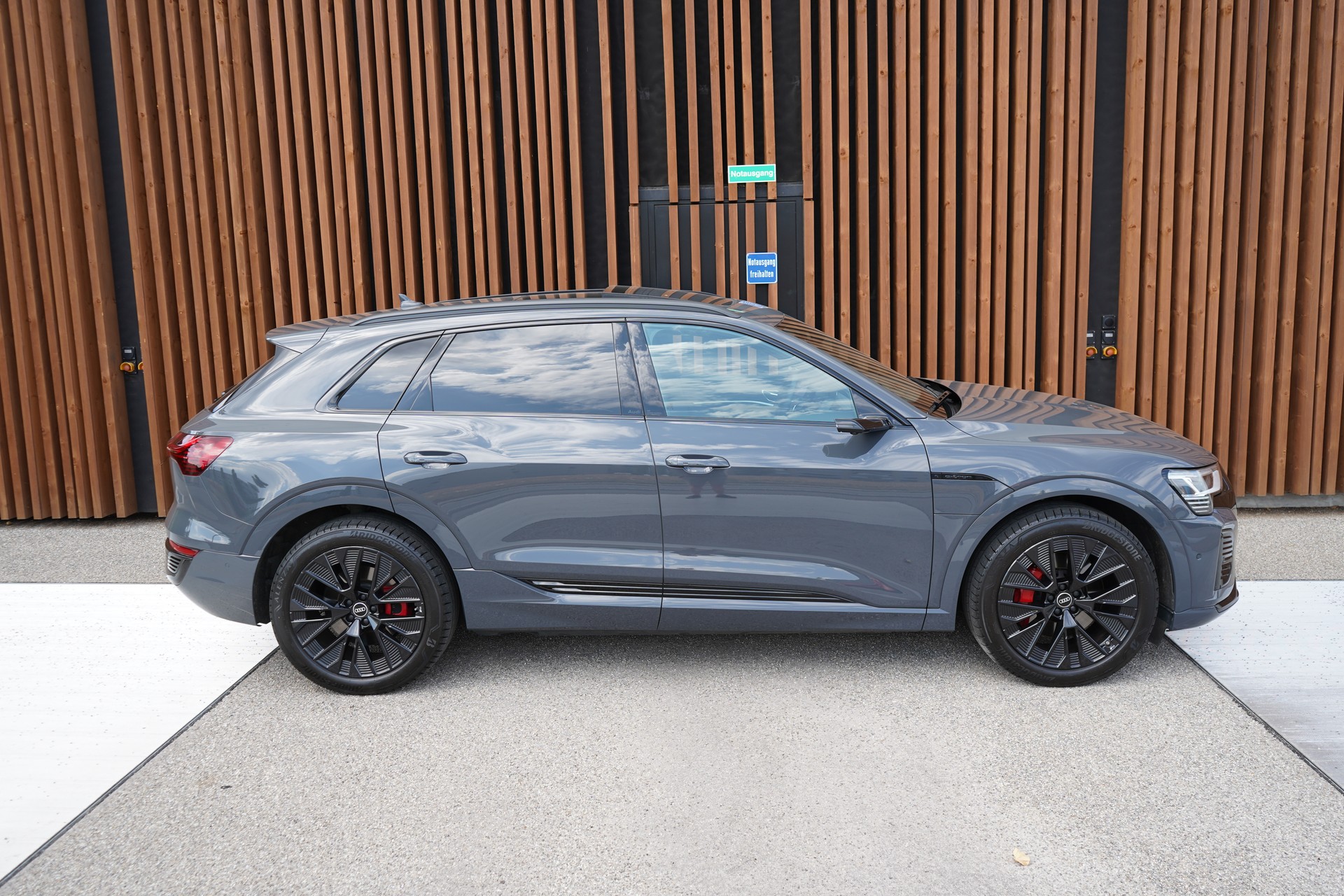 AUDI Q8 55 E-TRON S LINE BLACK EDITION QUATTRO l 408 PS-image-4