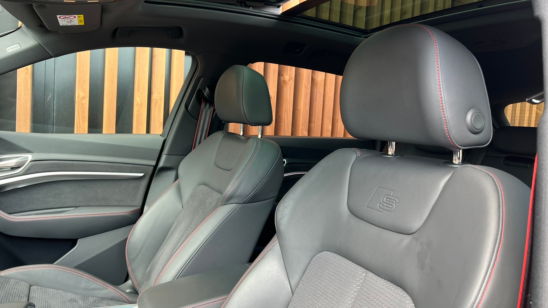 AUDI Q8 55 E-TRON S LINE BLACK EDITION QUATTRO l 408 PS-image-26