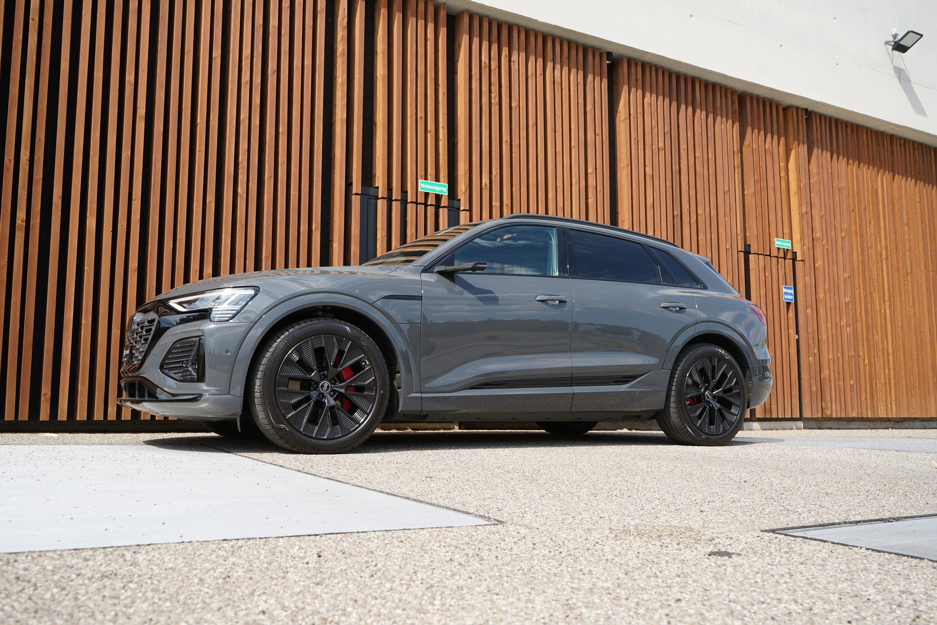 AUDI Q8 55 E-TRON S LINE BLACK EDITION QUATTRO l 408 PS-image-9