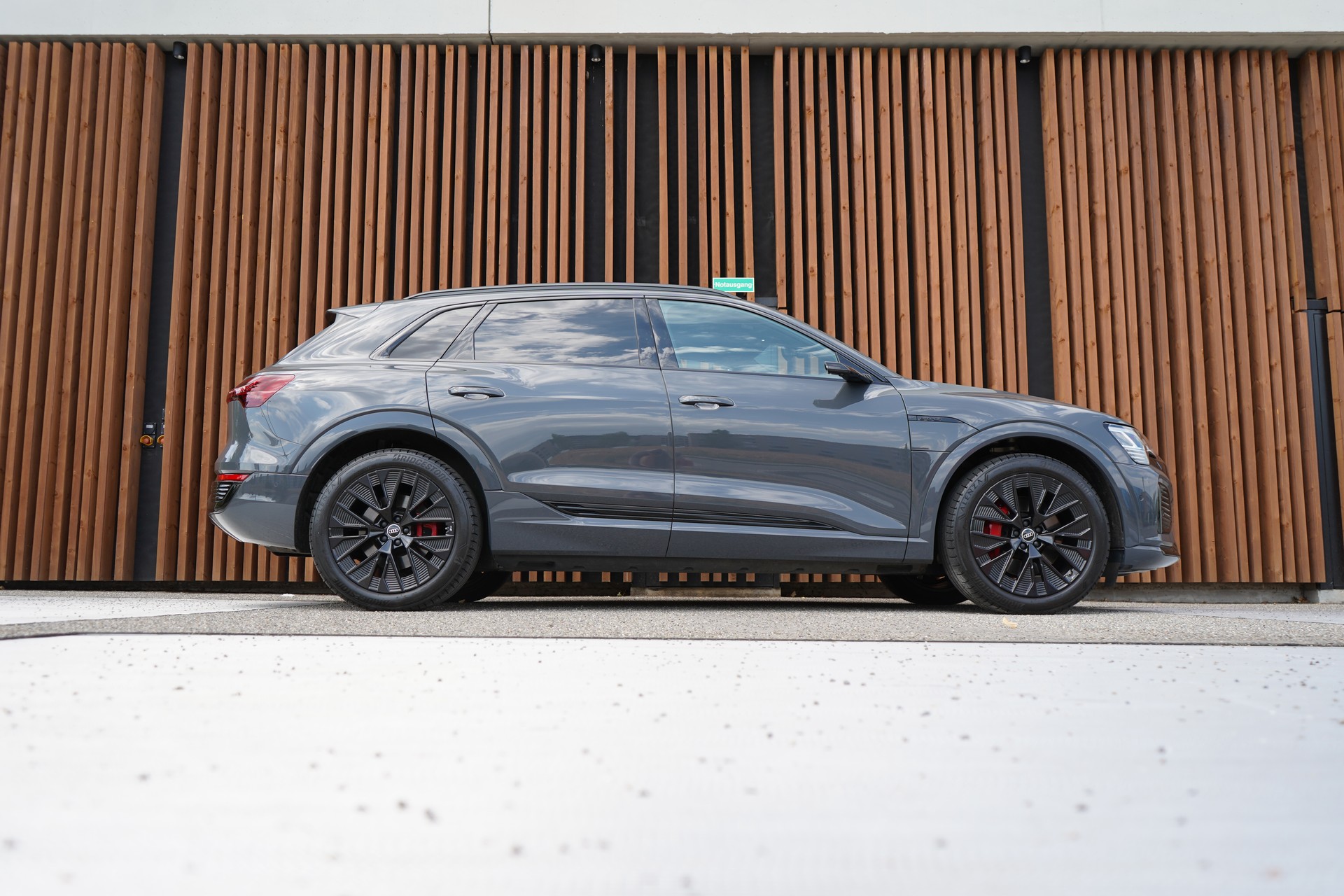 AUDI Q8 55 E-TRON S LINE BLACK EDITION QUATTRO l 408 PS