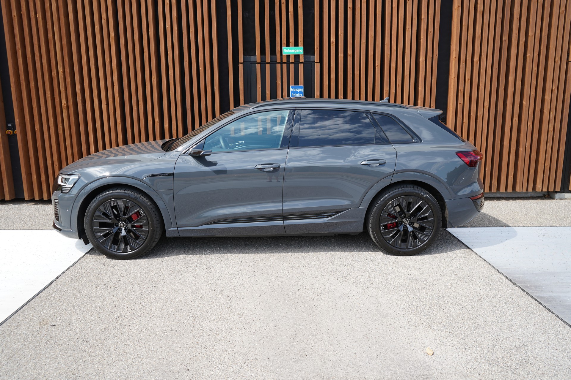 AUDI Q8 55 E-TRON S LINE BLACK EDITION QUATTRO l 408 PS-image-5