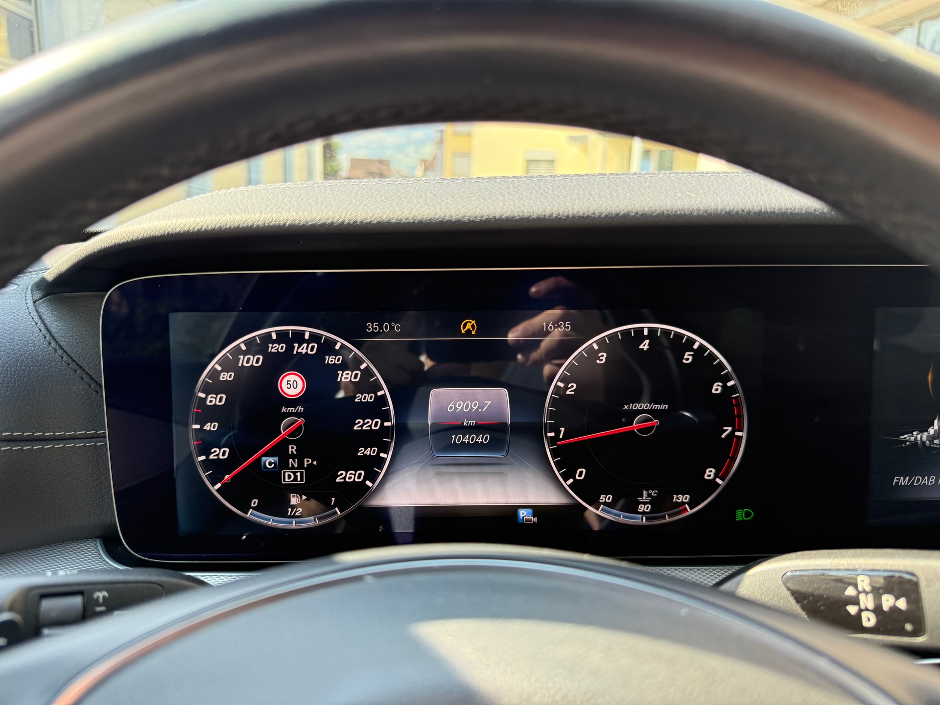 MERCEDES-BENZ E 200 4 Matic 9G-Tronic-image-13