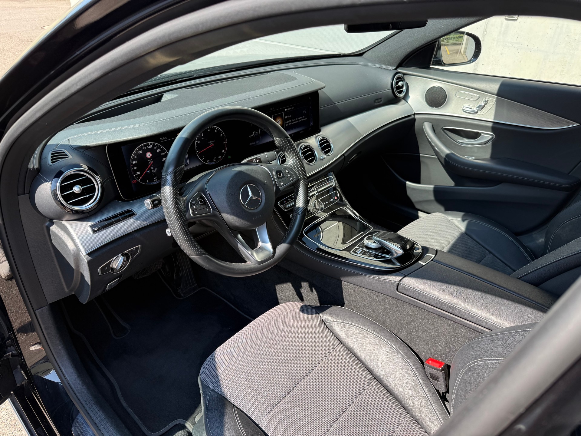 MERCEDES-BENZ E 200 4 Matic 9G-Tronic-image-8