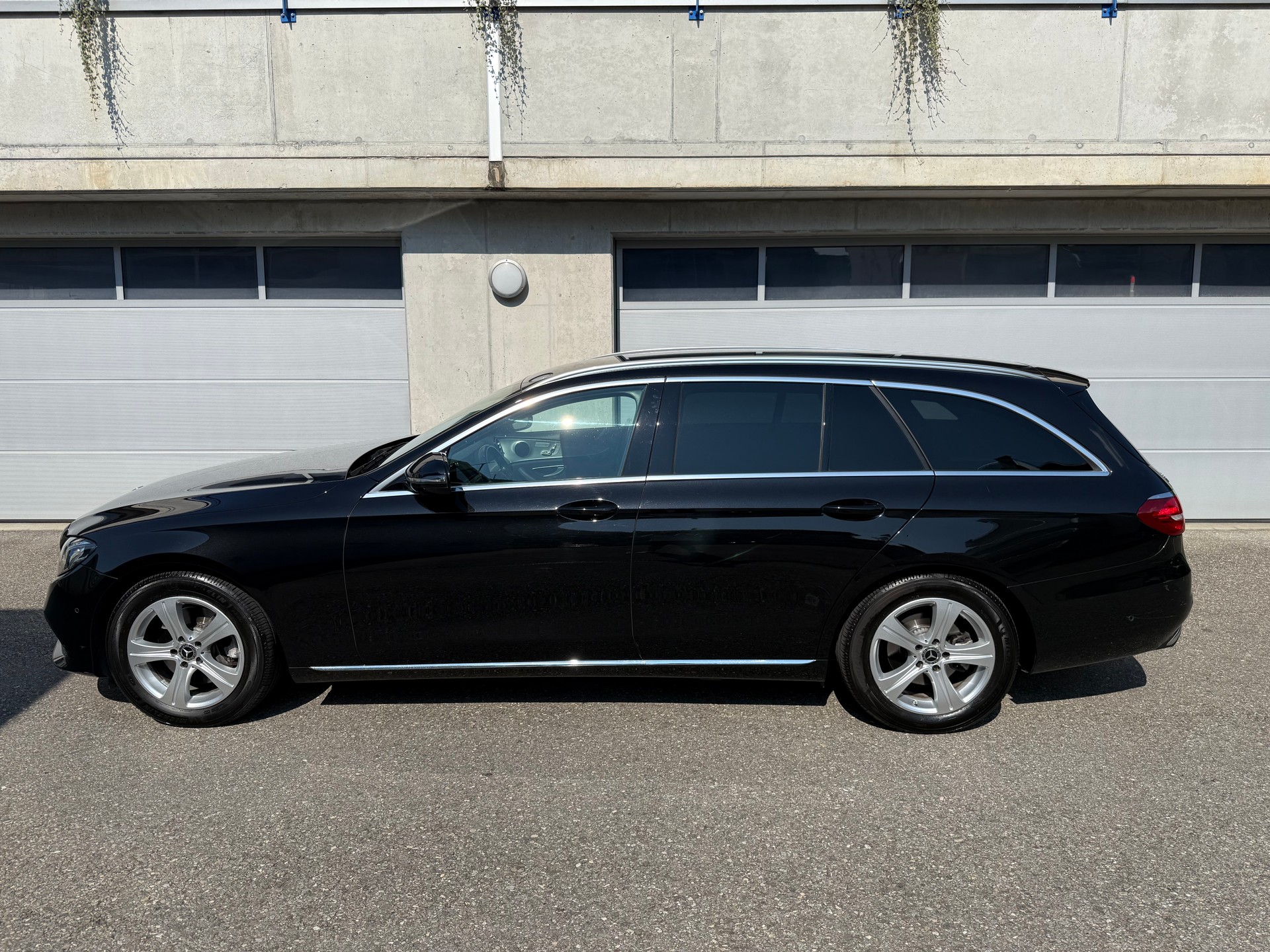 MERCEDES-BENZ E 200 4 Matic 9G-Tronic-image-6