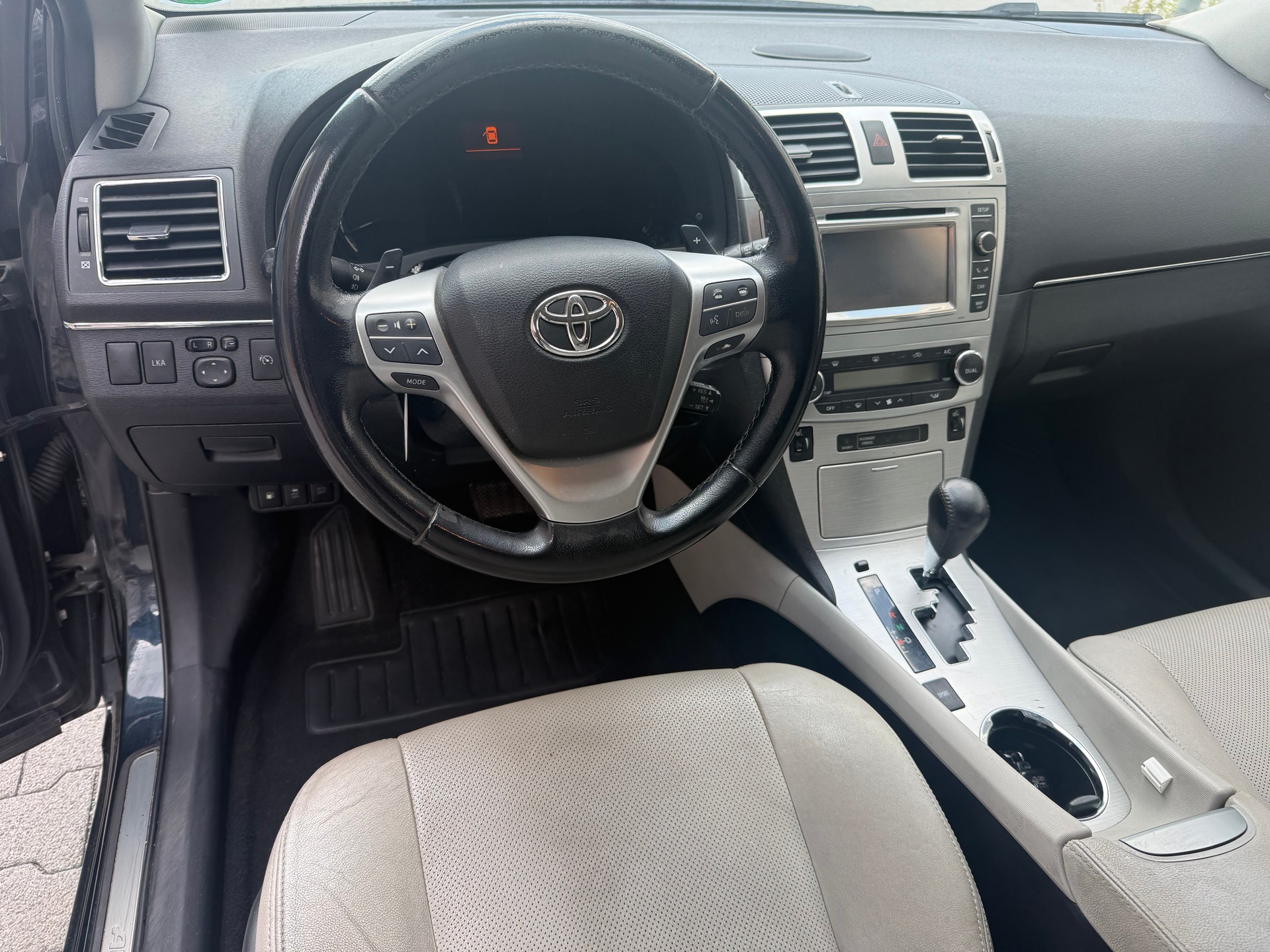 TOYOTA Avensis Sportswagon 2.2D-CAT Sol Premium A-image-5