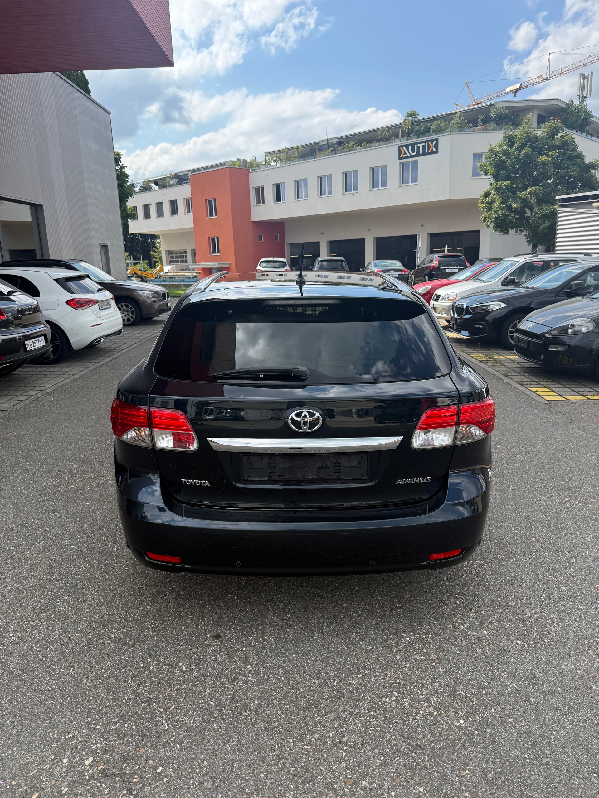 TOYOTA Avensis Sportswagon 2.2D-CAT Sol Premium A-image-3