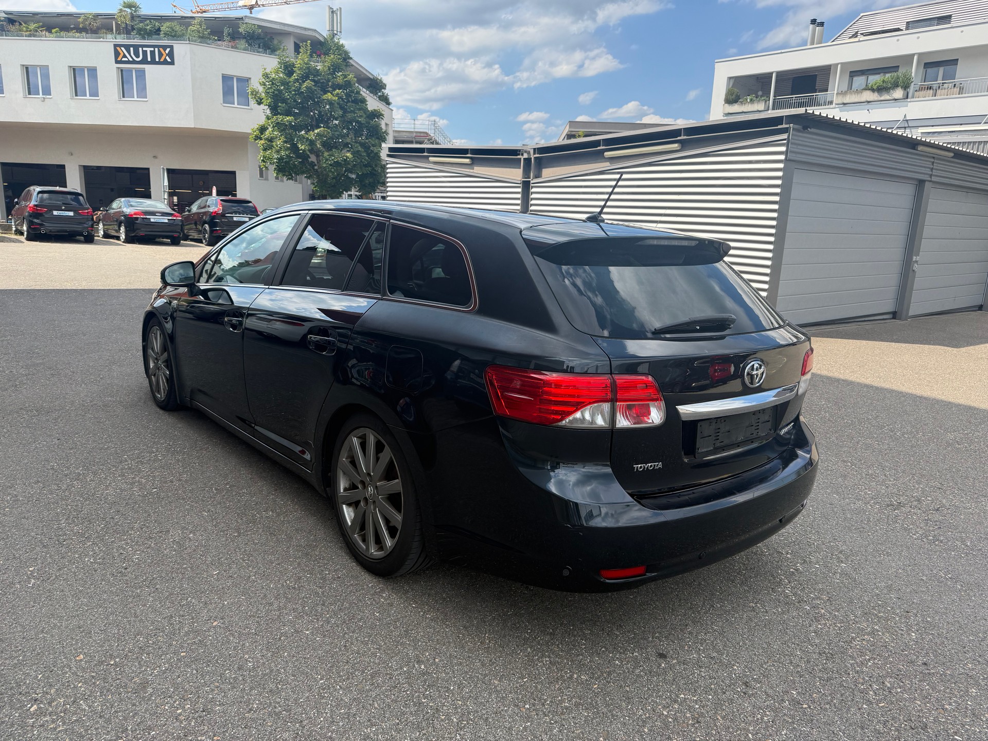 TOYOTA Avensis Sportswagon 2.2D-CAT Sol Premium A-image-2