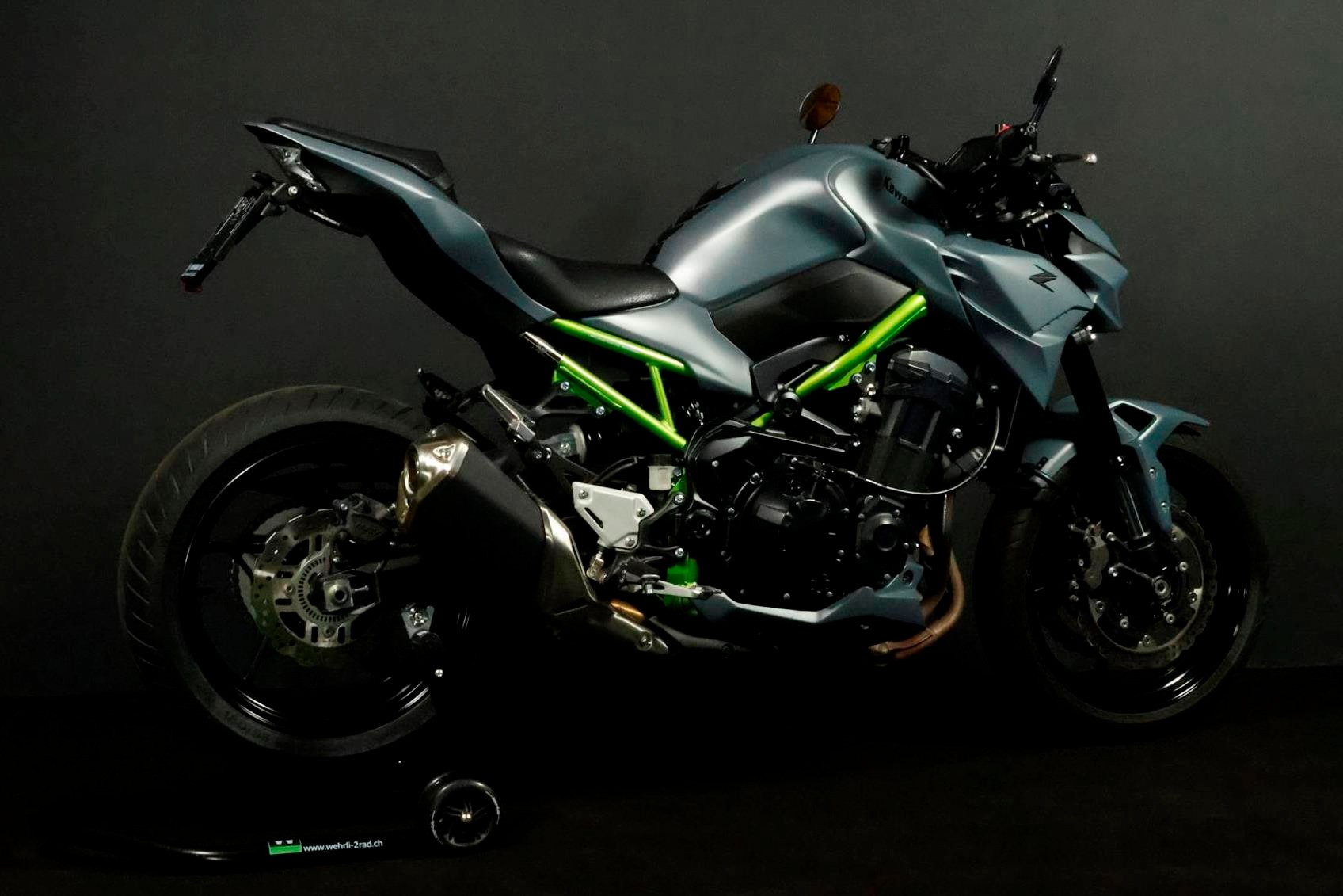 KAWASAKI Z 900 (70/35 KW) *Grey Shark* Level 2-image-11