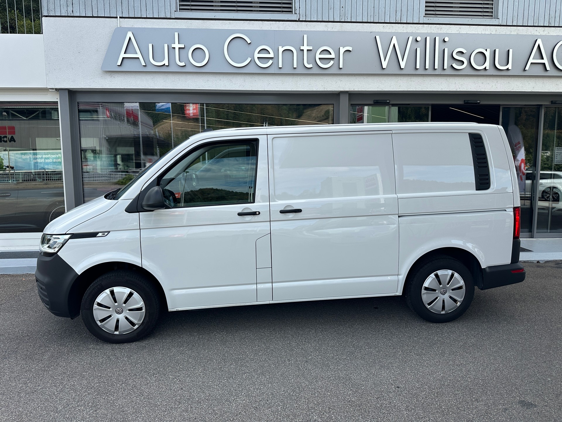 VW T6.1 2.0 3000 TDI DSG Kasten AHK 2.5 T-showroom-element-3